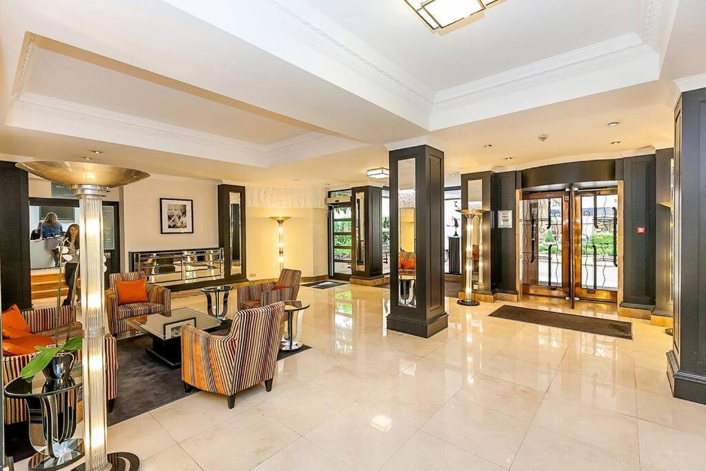 Art deco 1BR apartment in popular Chelsea area