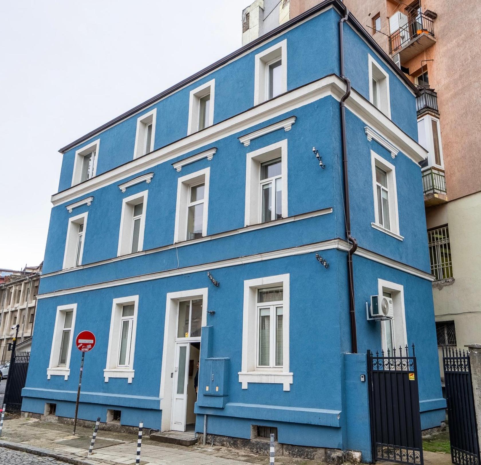 'Blue Sapphire House'- central&modern