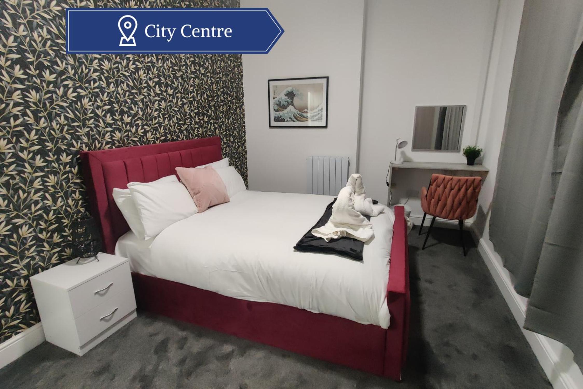 Modern 3-Bed Apartment with Kitchen in Town view 2