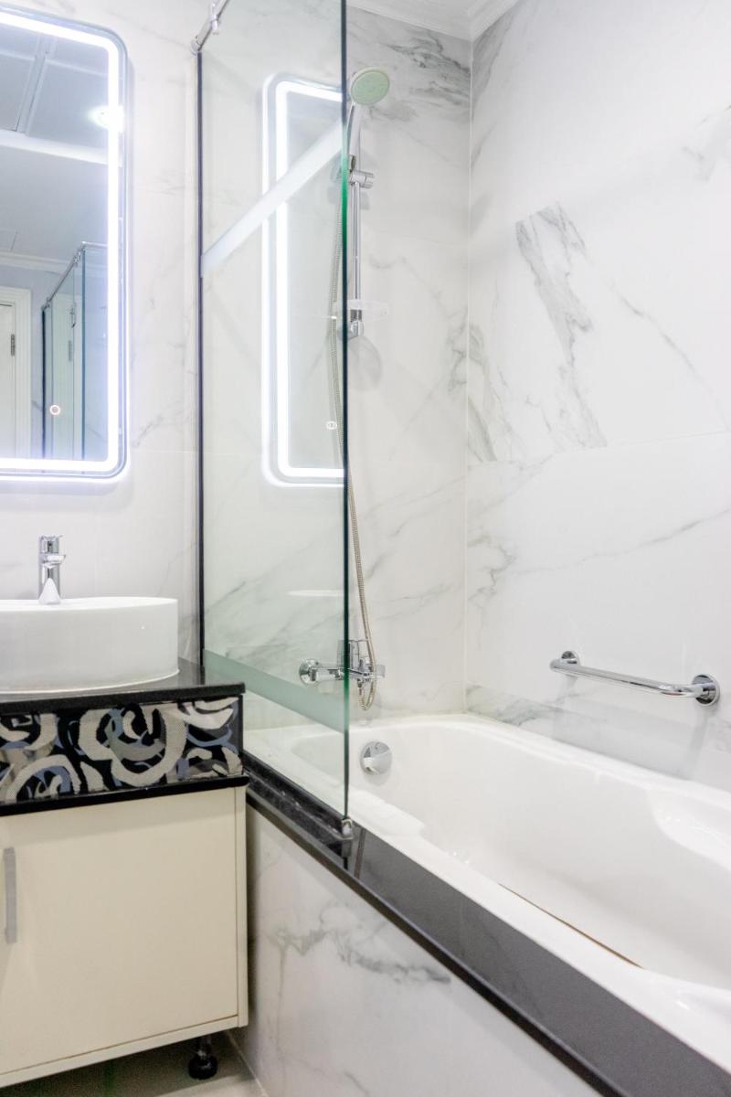 Elegant Apartment with Burj Khalifa View, Downtown