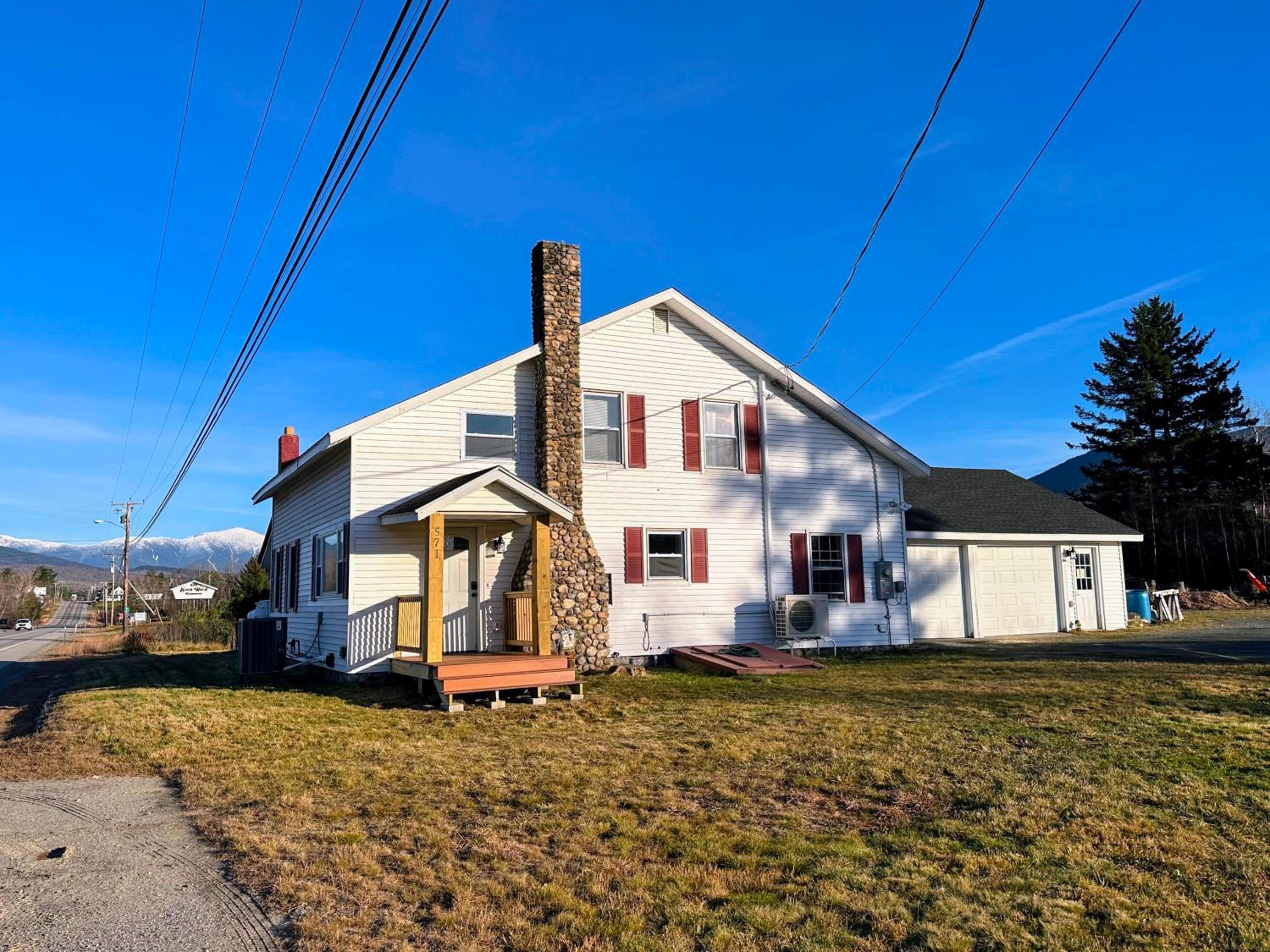 Renovated farmhouse on snowmobile trail with firepit & mountain views, 10 min from Bretton Woods!