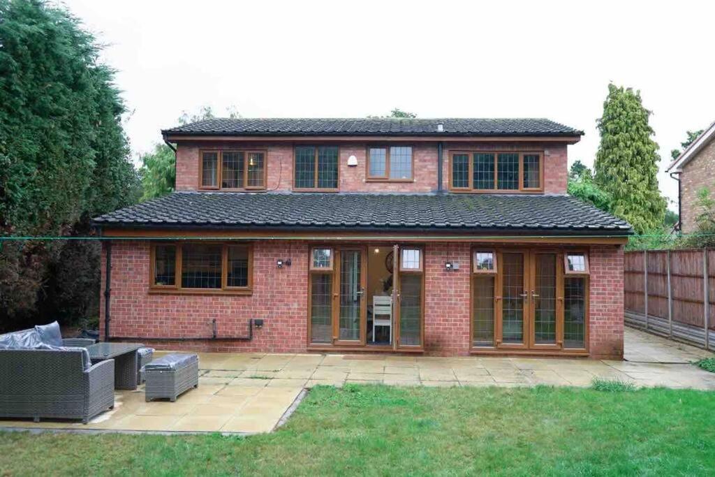 Home in Rugby Warwickshire view 4