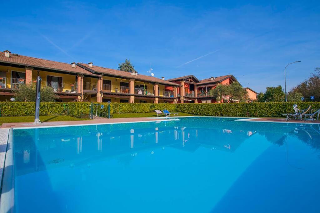 Free Park and Swimming Pool, Centre of Peschiera view 3