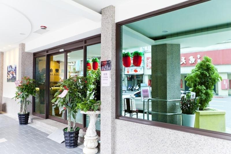 Dealer Hotel