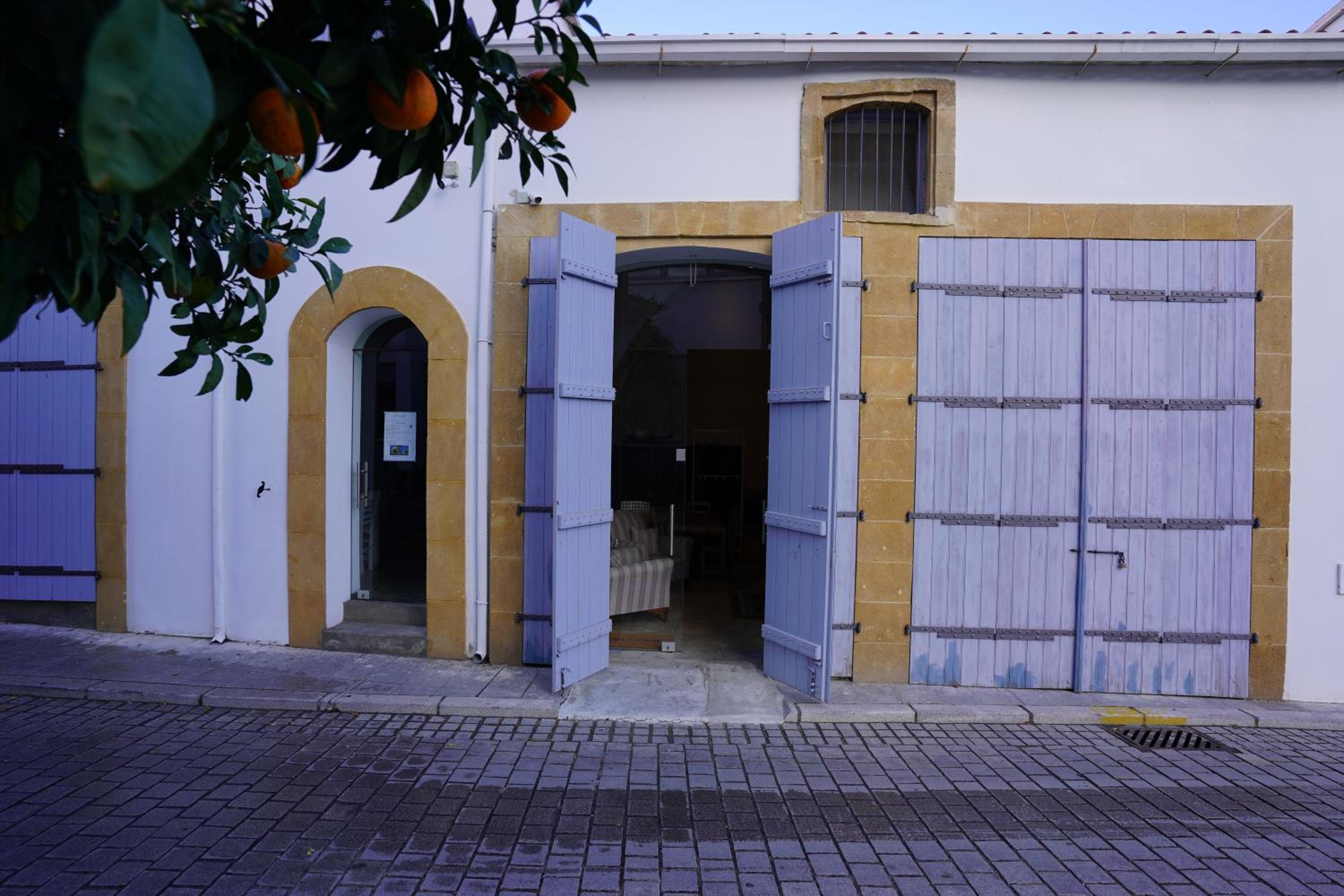 Large Kamara Studio