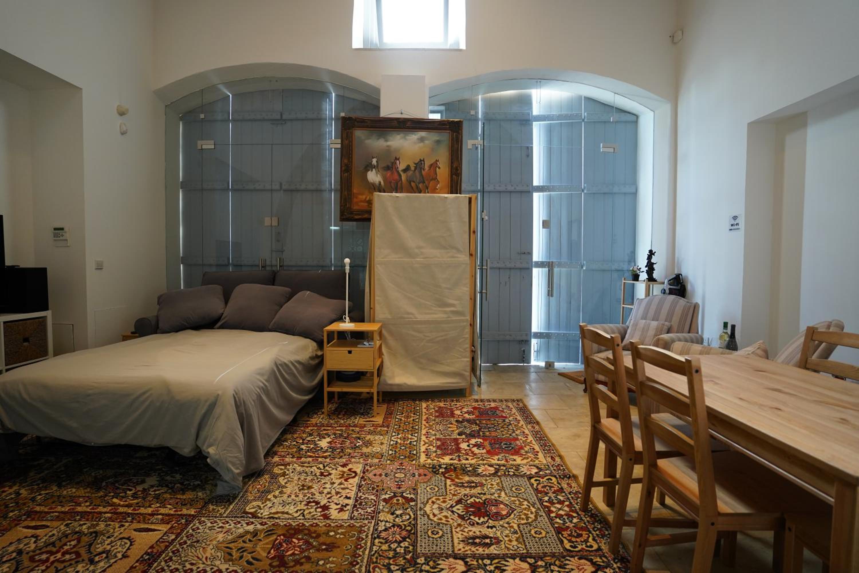 Large Kamara Studio
