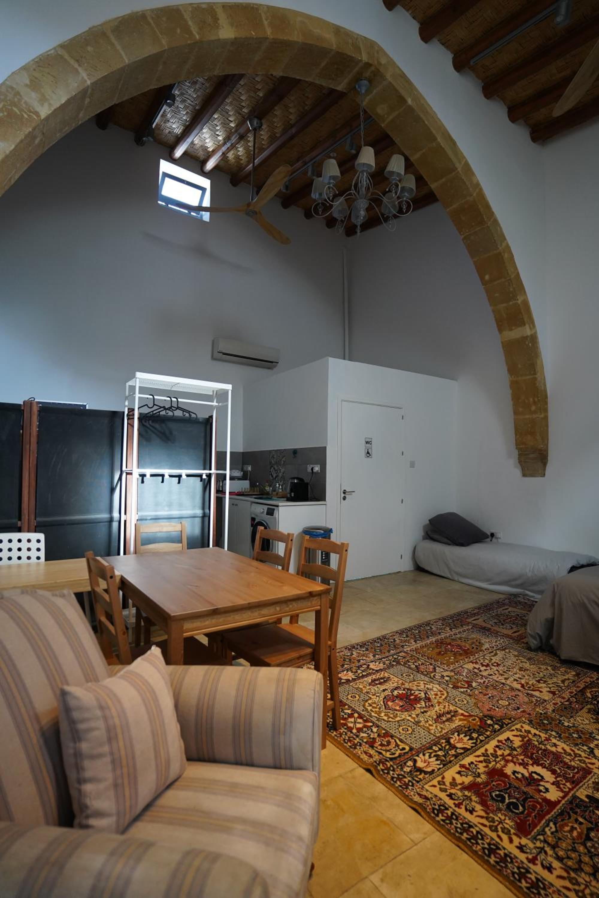 Large Kamara Studio