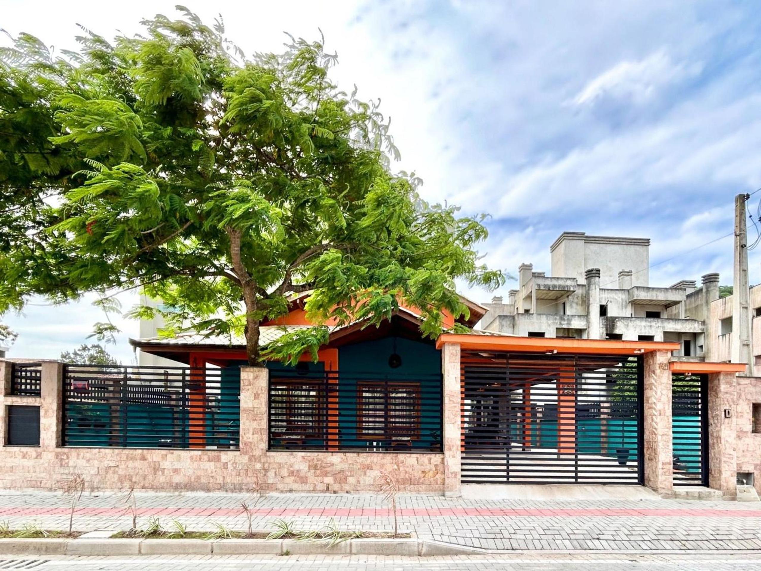 392 - Casa com padrão diferenciado para família