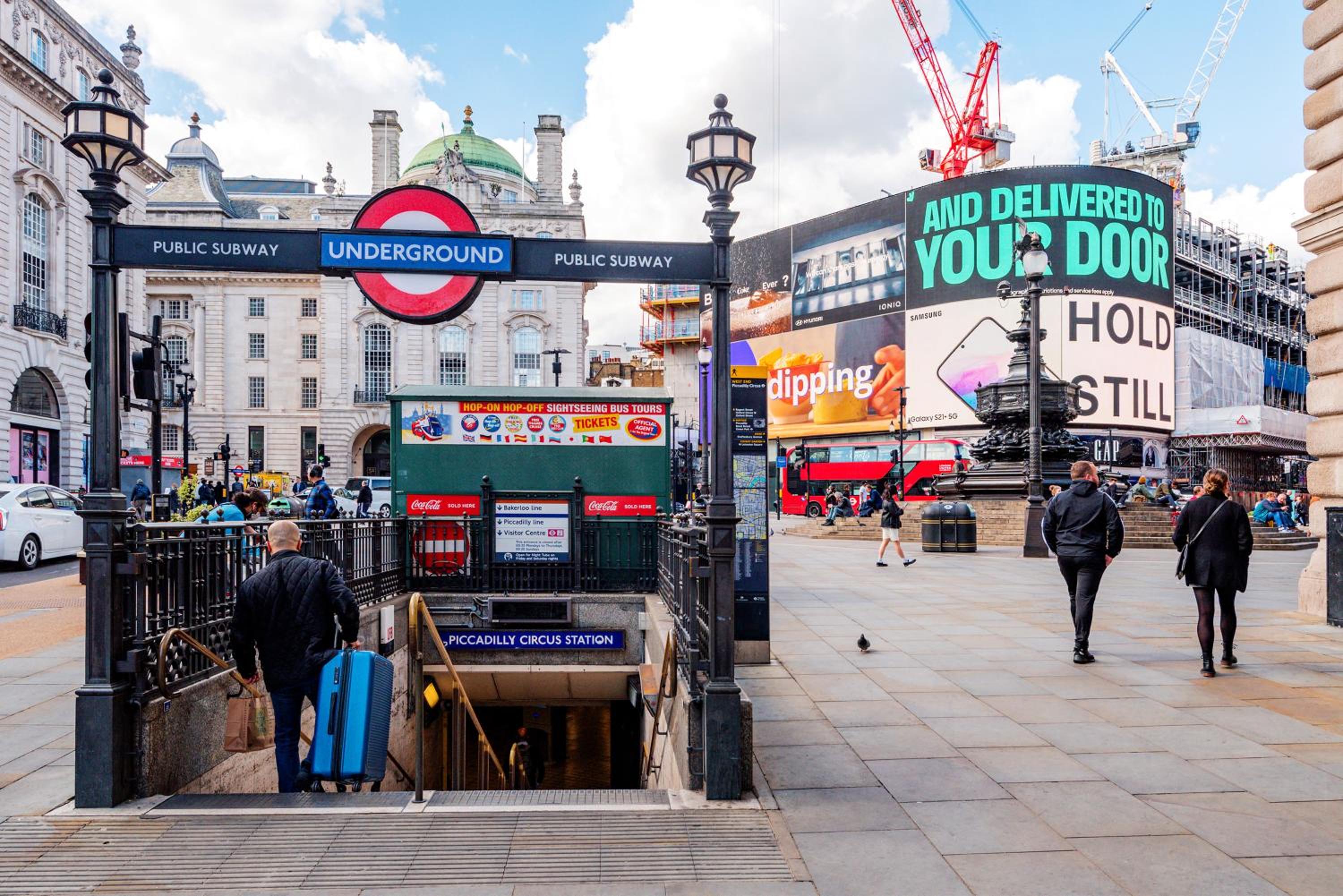 Welcome London Piccadilly Circus