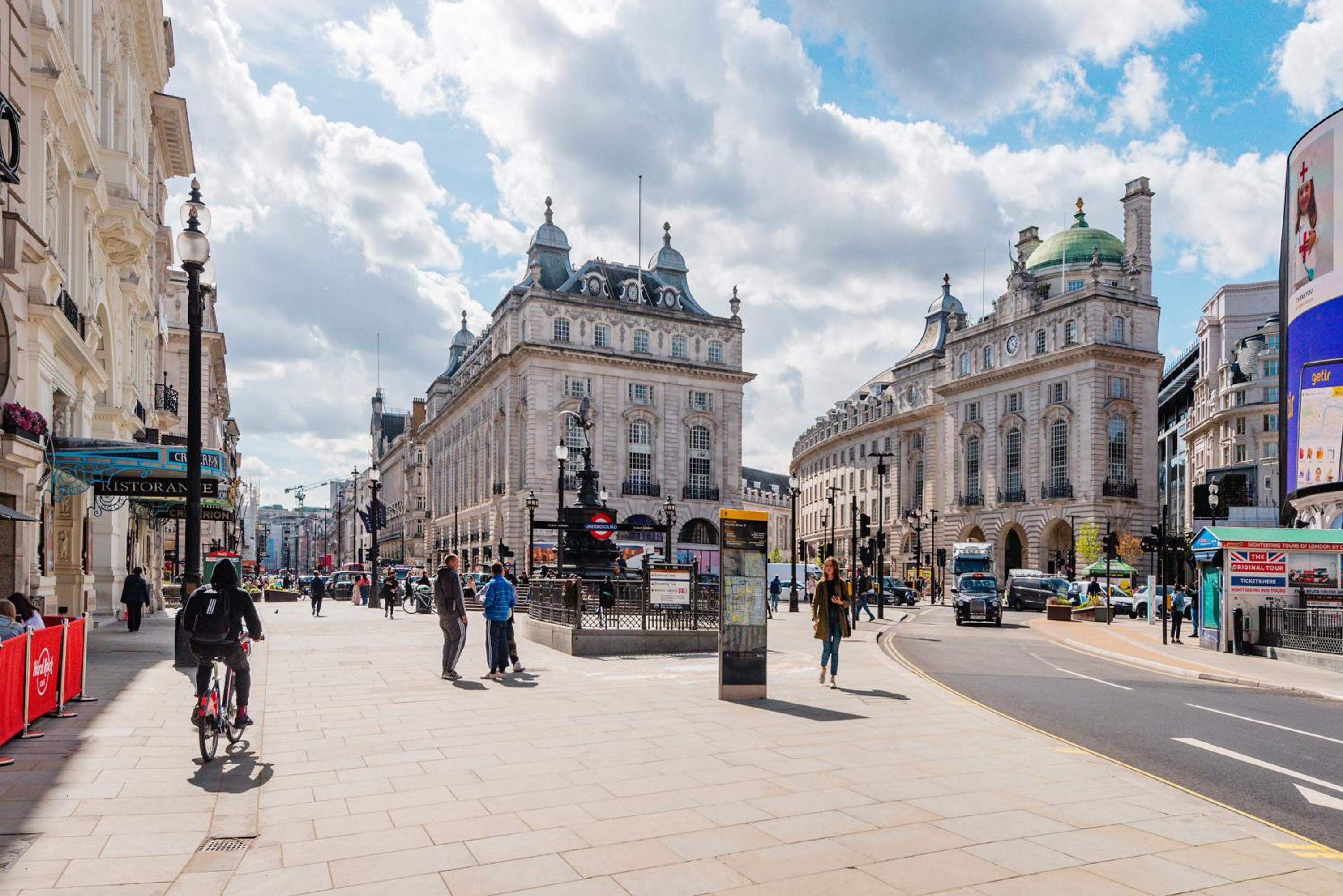 Welcome London Piccadilly Circus
