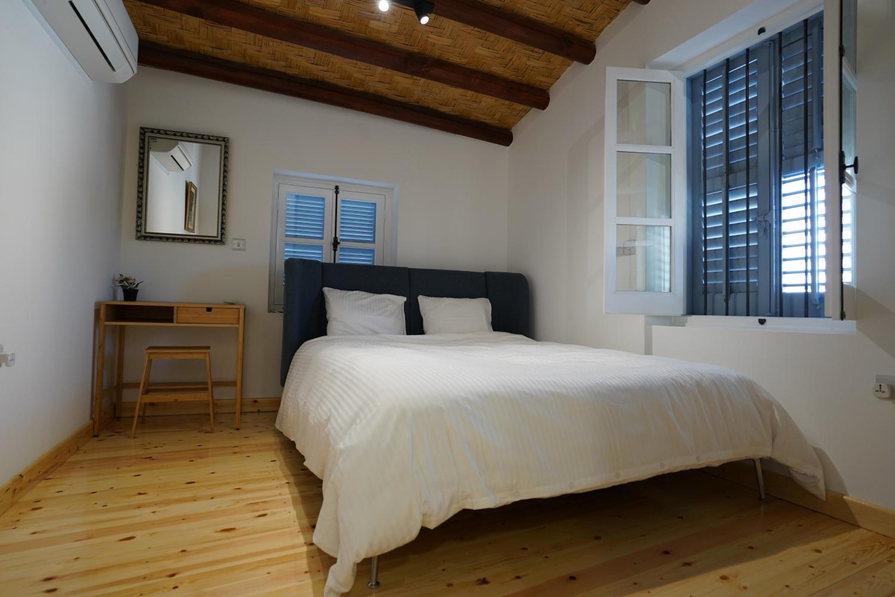 Two Bedroom Apartment w/ Balcony