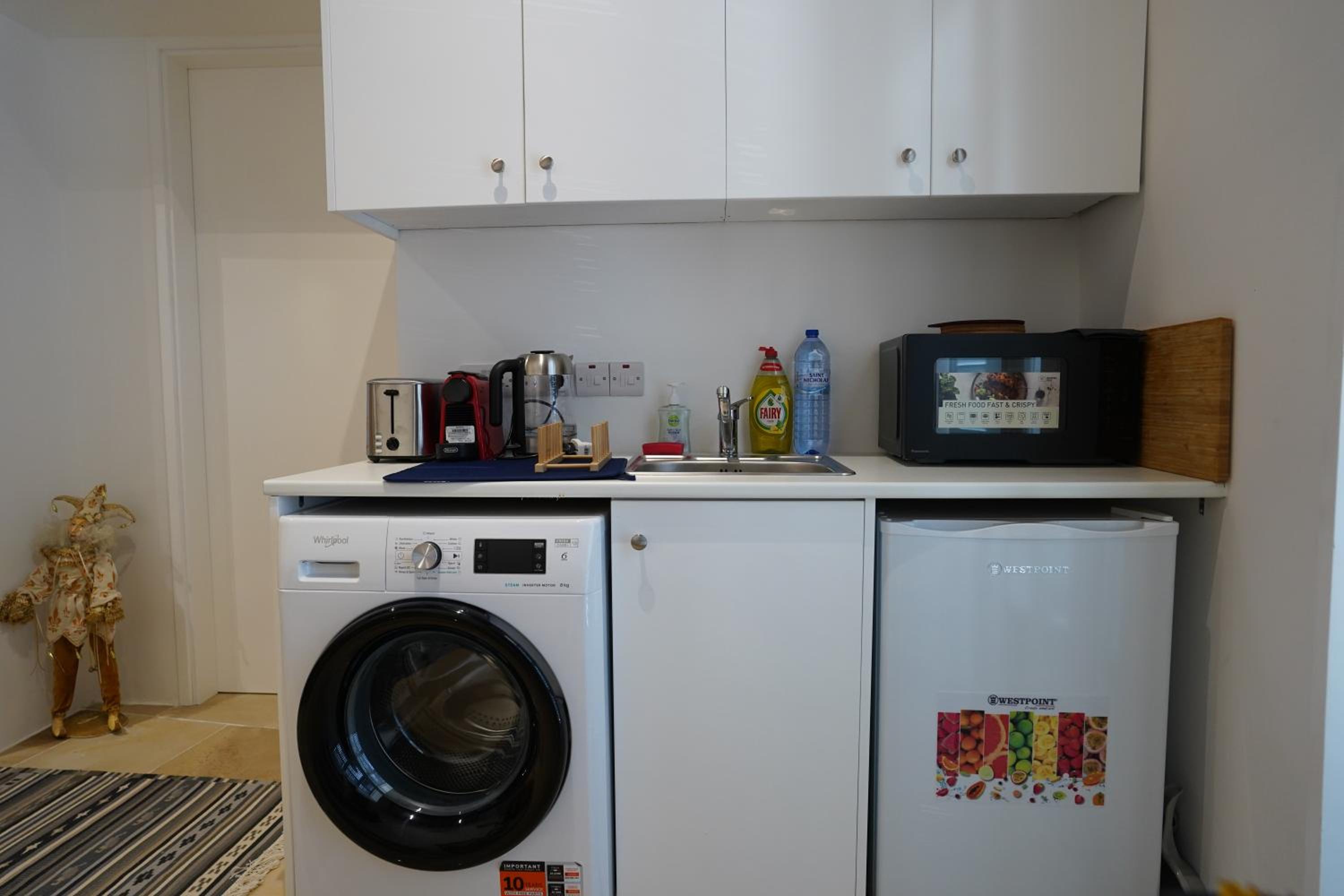 Two Bedroom Apartment w/ Balcony