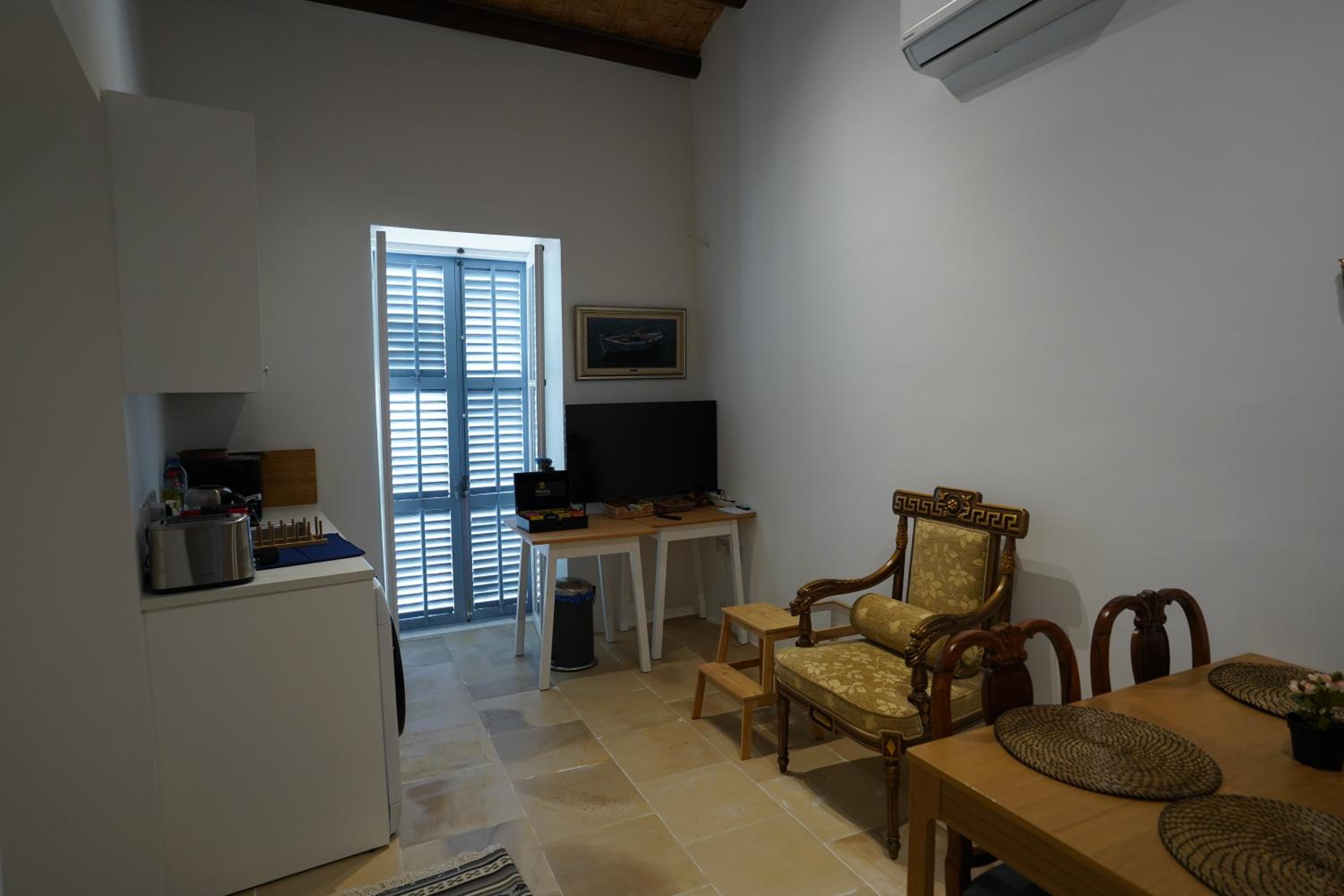 Two Bedroom Apartment w/ Balcony