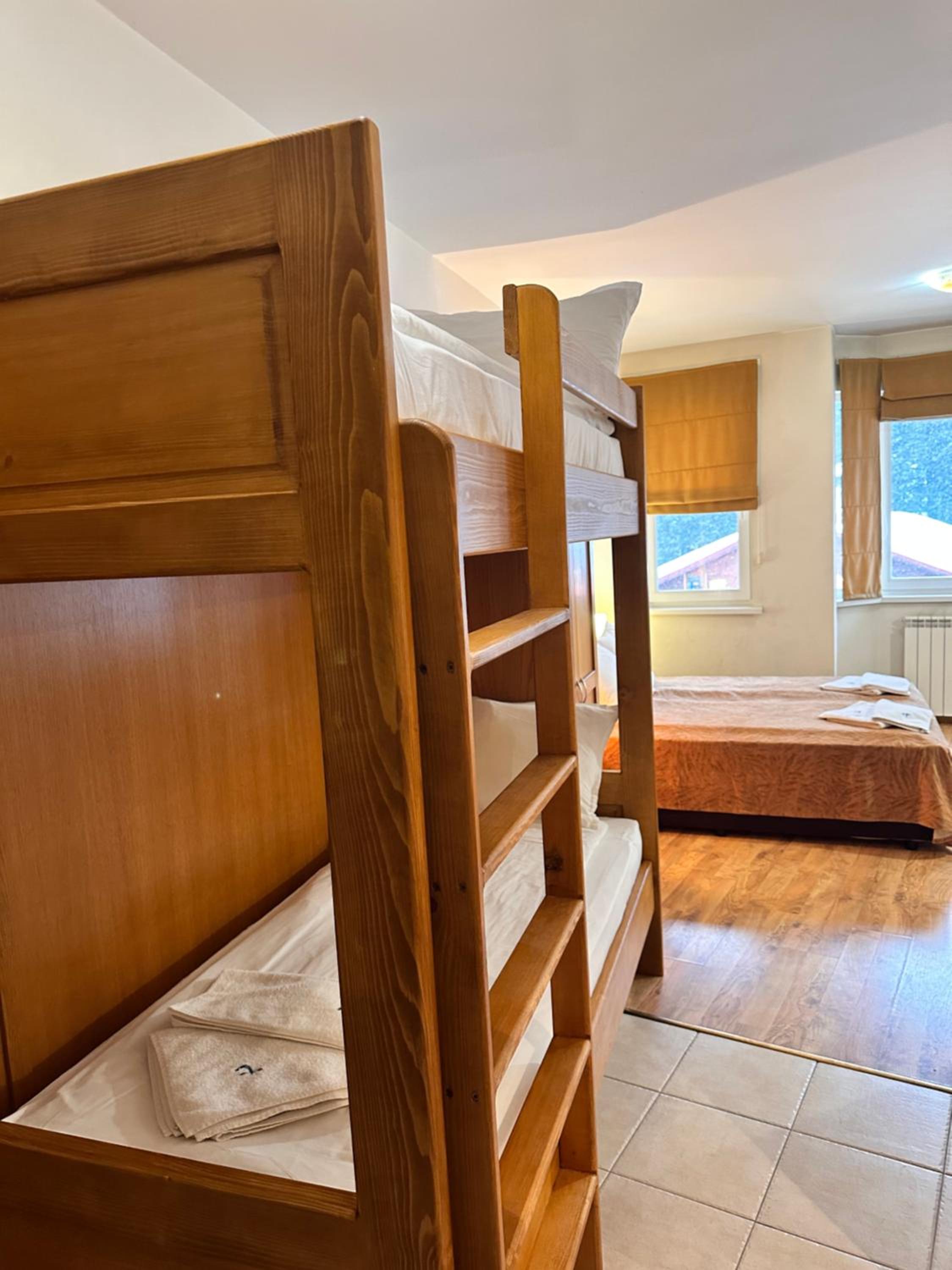 Studio Royal Plaza sleeps 4 Prime location, distance to ski lift - 50M
