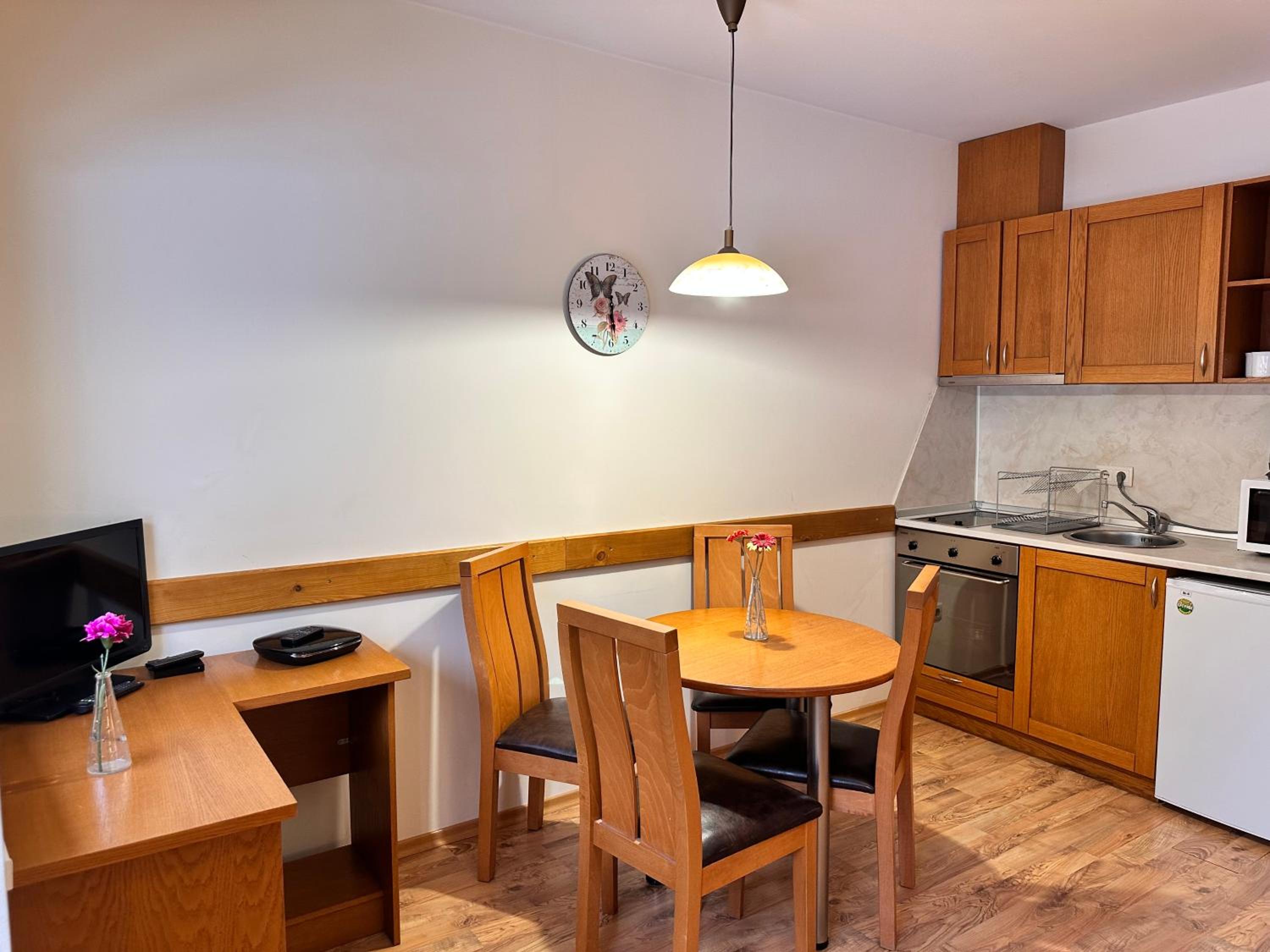 Studio Royal Plaza sleeps 4 Prime location, distance to ski lift - 50M