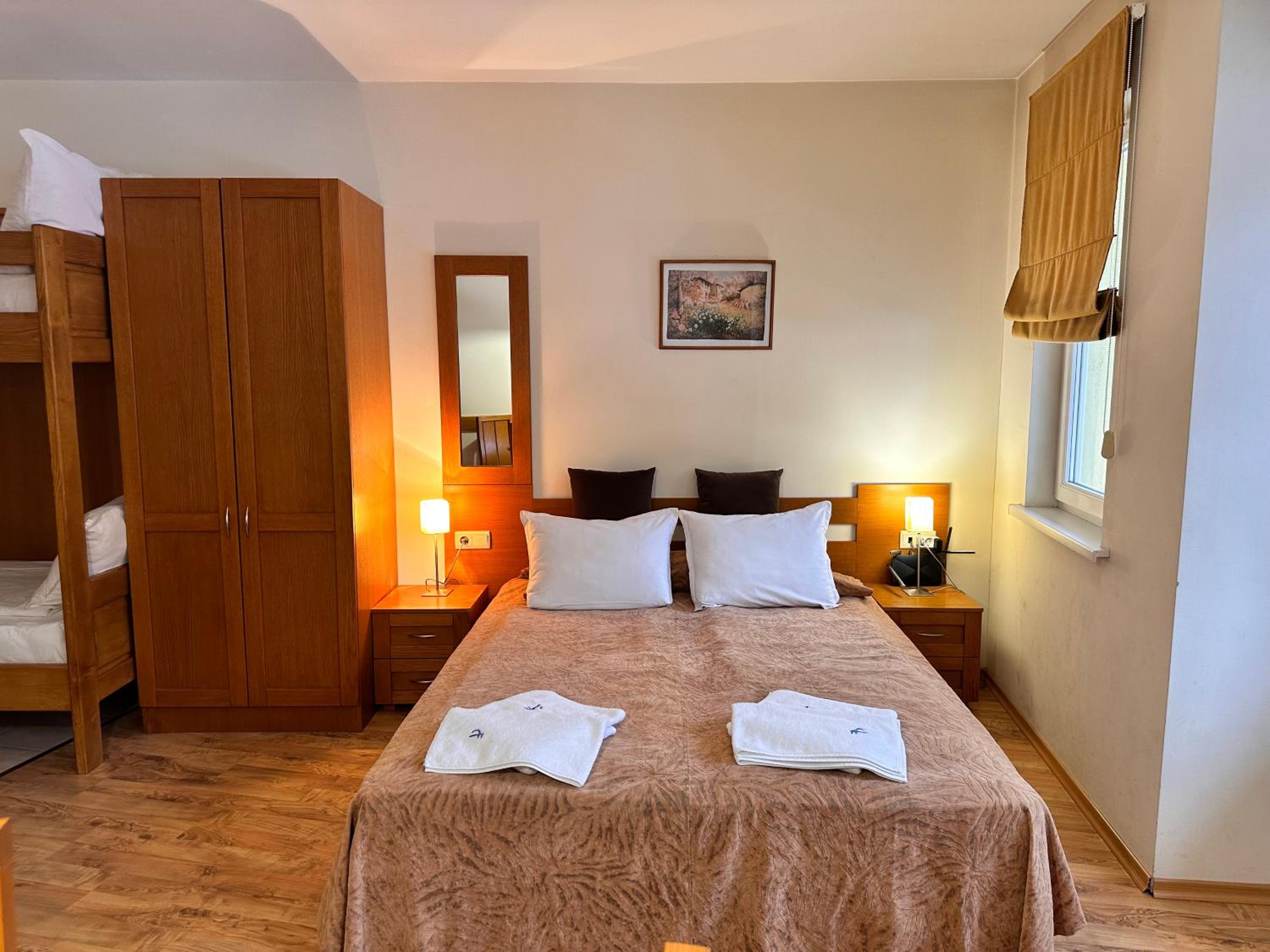 Studio Royal Plaza sleeps 4 Prime location, distance to ski lift - 50M