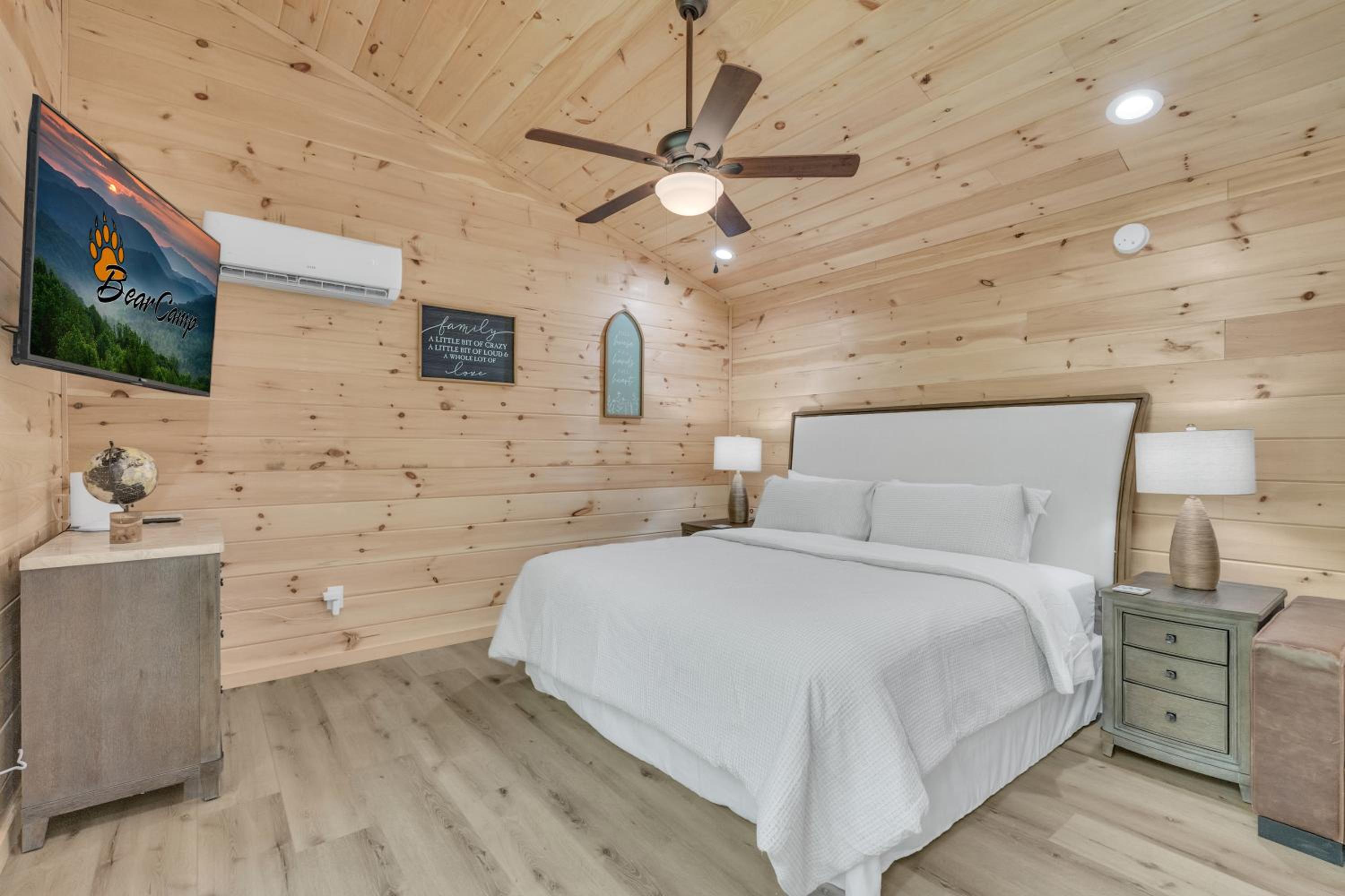 Follies Cottage, Pickleball Court, Creek, WIFI, Mountain Views, Starting at 79