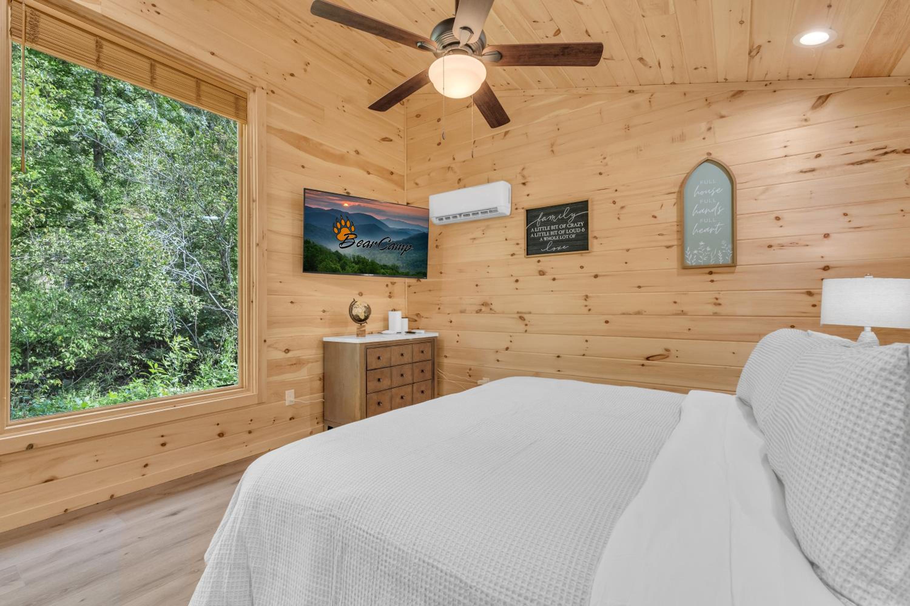 Follies Cottage, Pickleball Court, Creek, WIFI, Mountain Views, Starting at 79