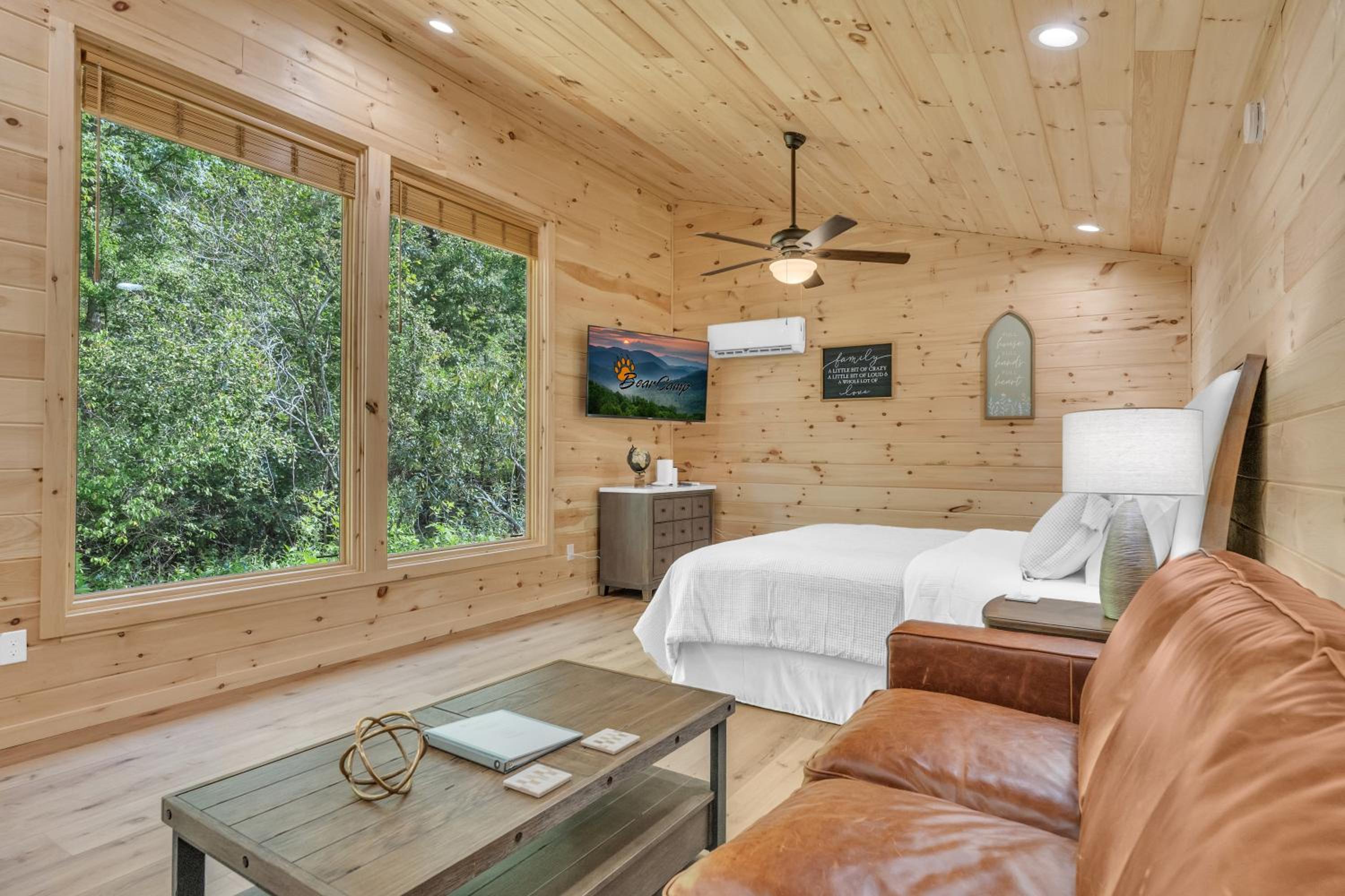 Follies Cottage, Pickleball Court, Creek, WIFI, Mountain Views, Starting at 79
