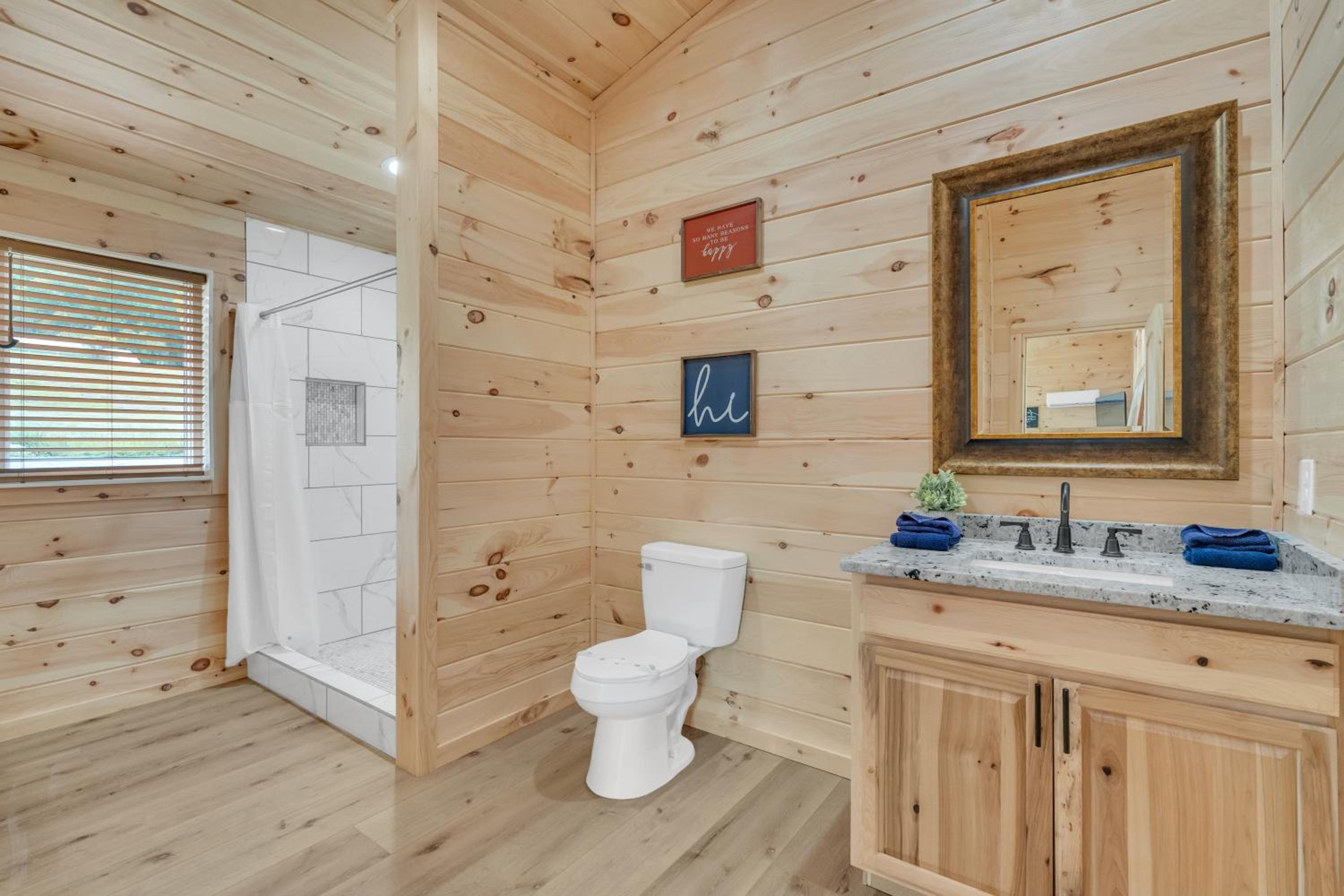 Follies Cottage, Pickleball Court, Creek, WIFI, Mountain Views, Starting at 79