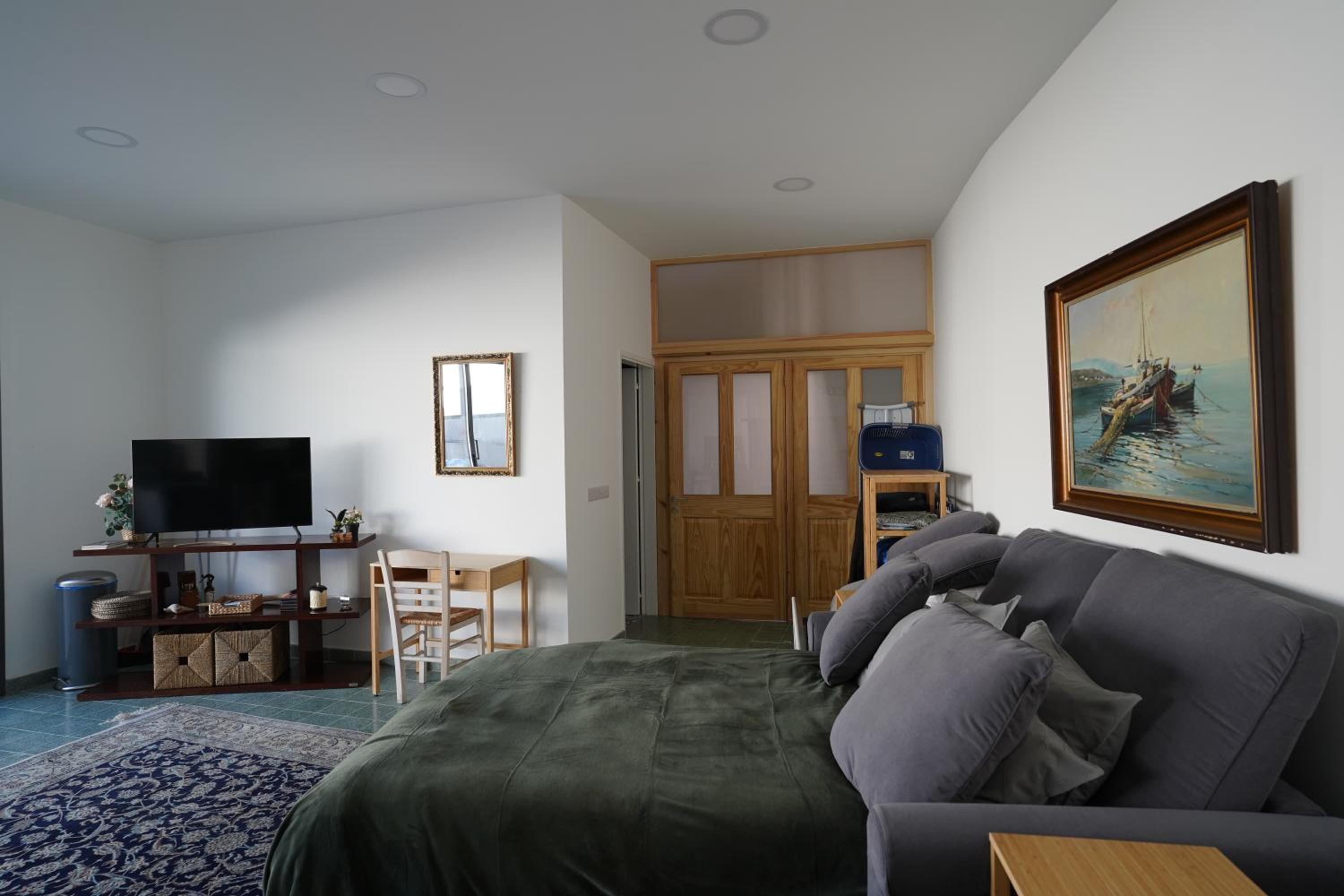 Extra Large Studio with Courtyard