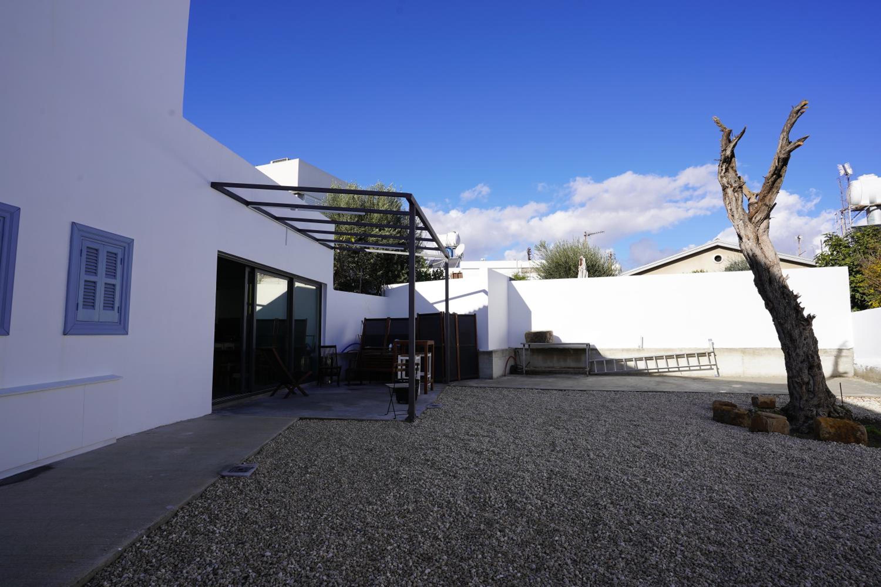 Extra Large Studio with Courtyard