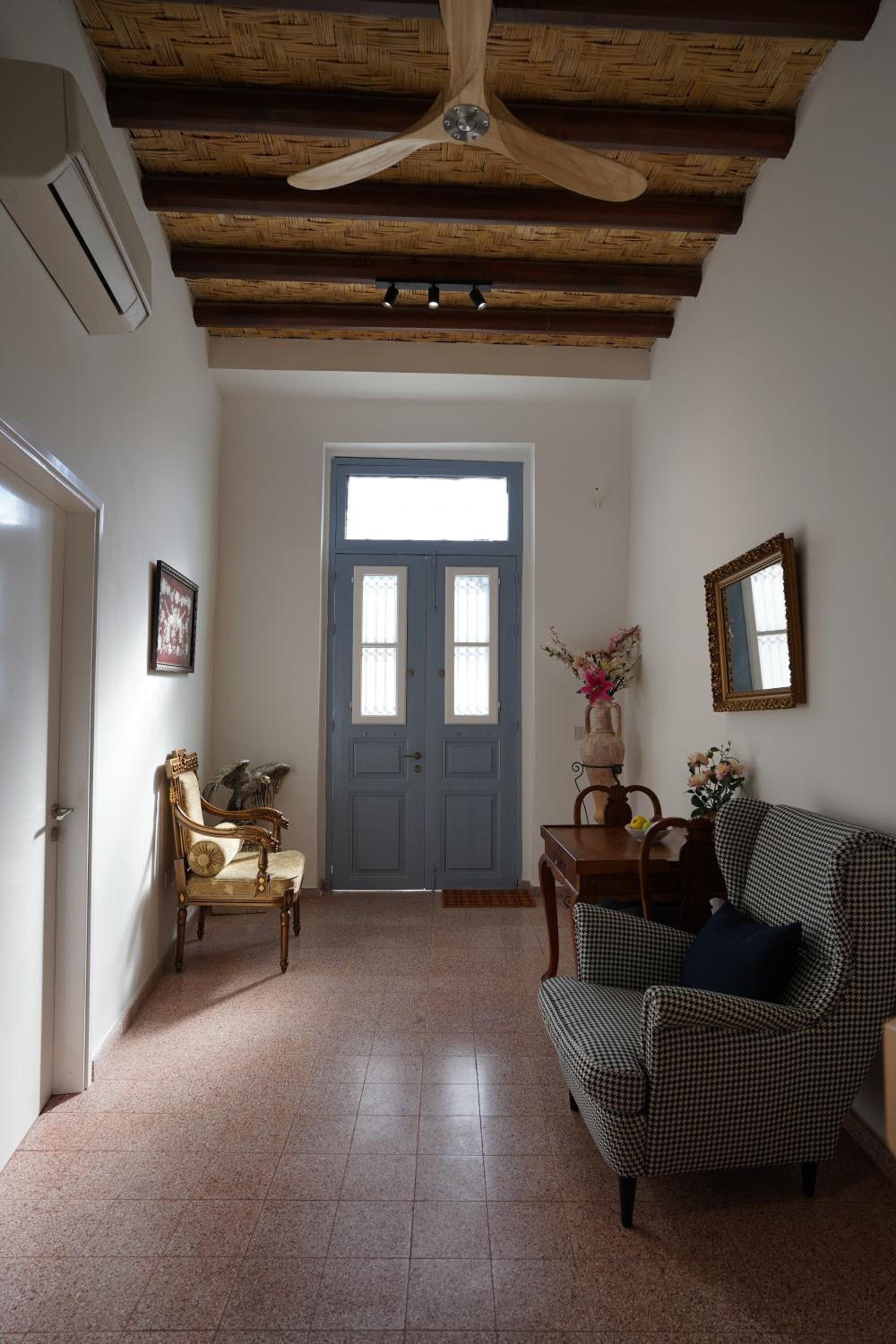 Extra Large Studio with Courtyard