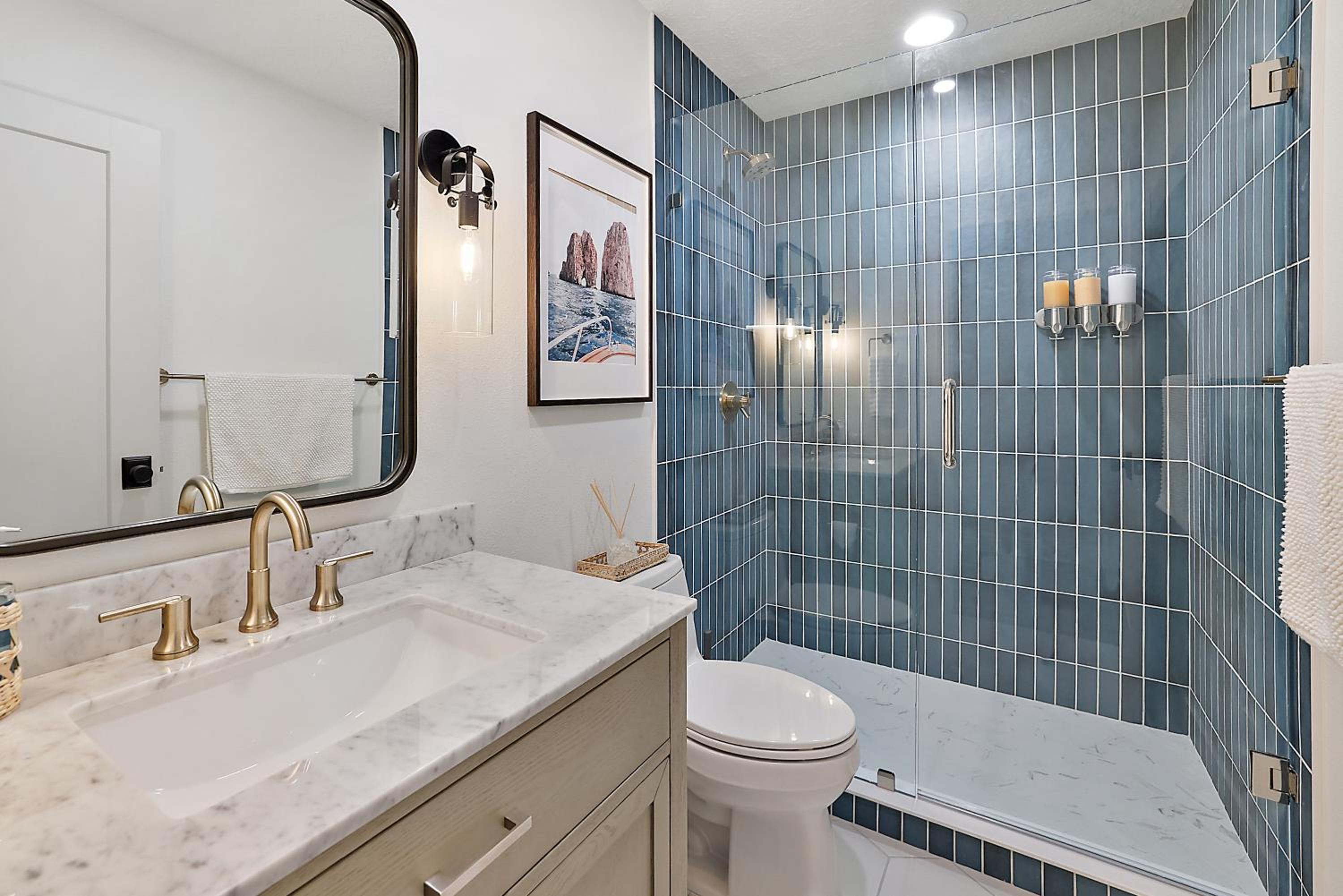 The Augustine - Steps to Downtown w King Bed view 4