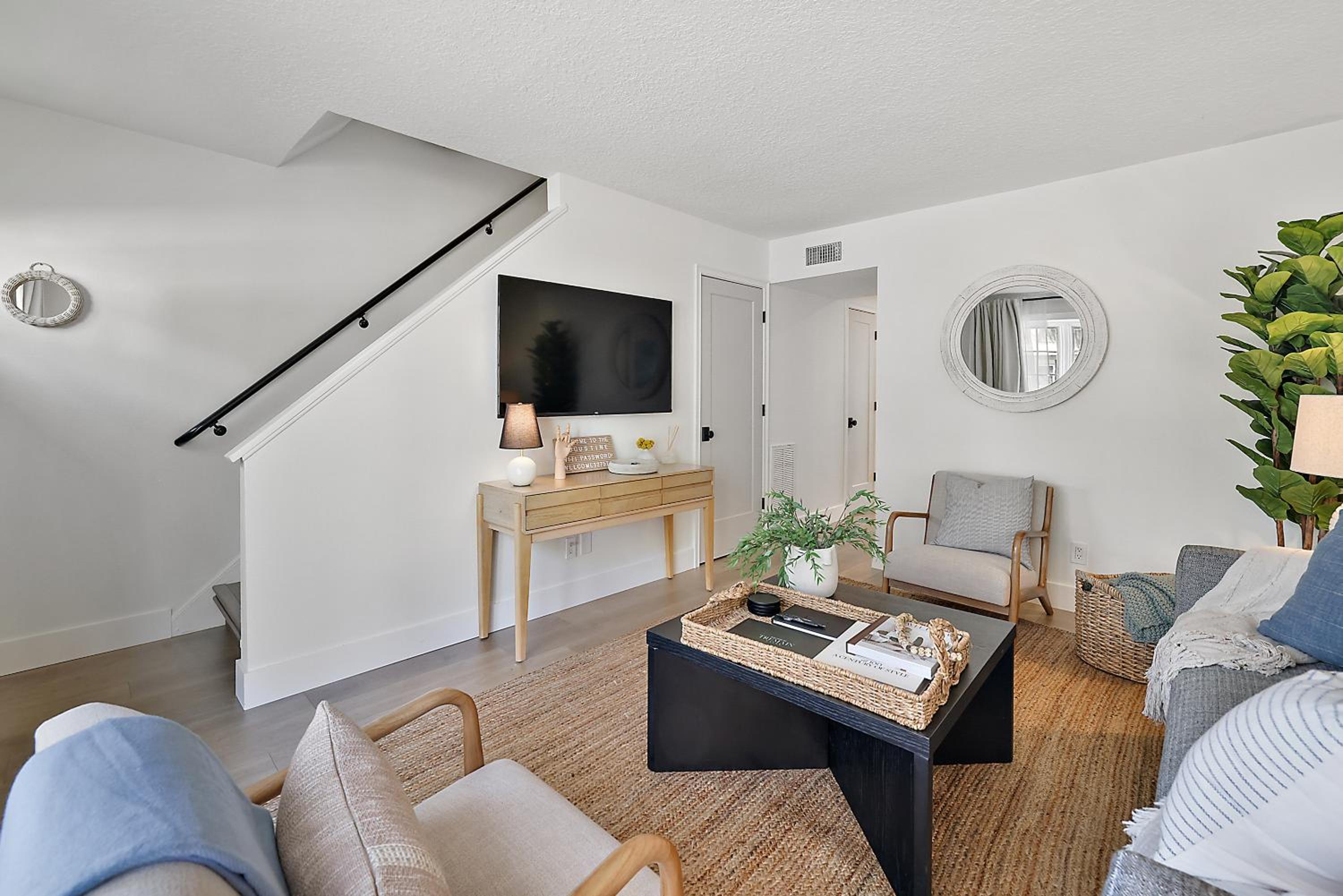 The Augustine - Steps to Downtown w King Bed view 5