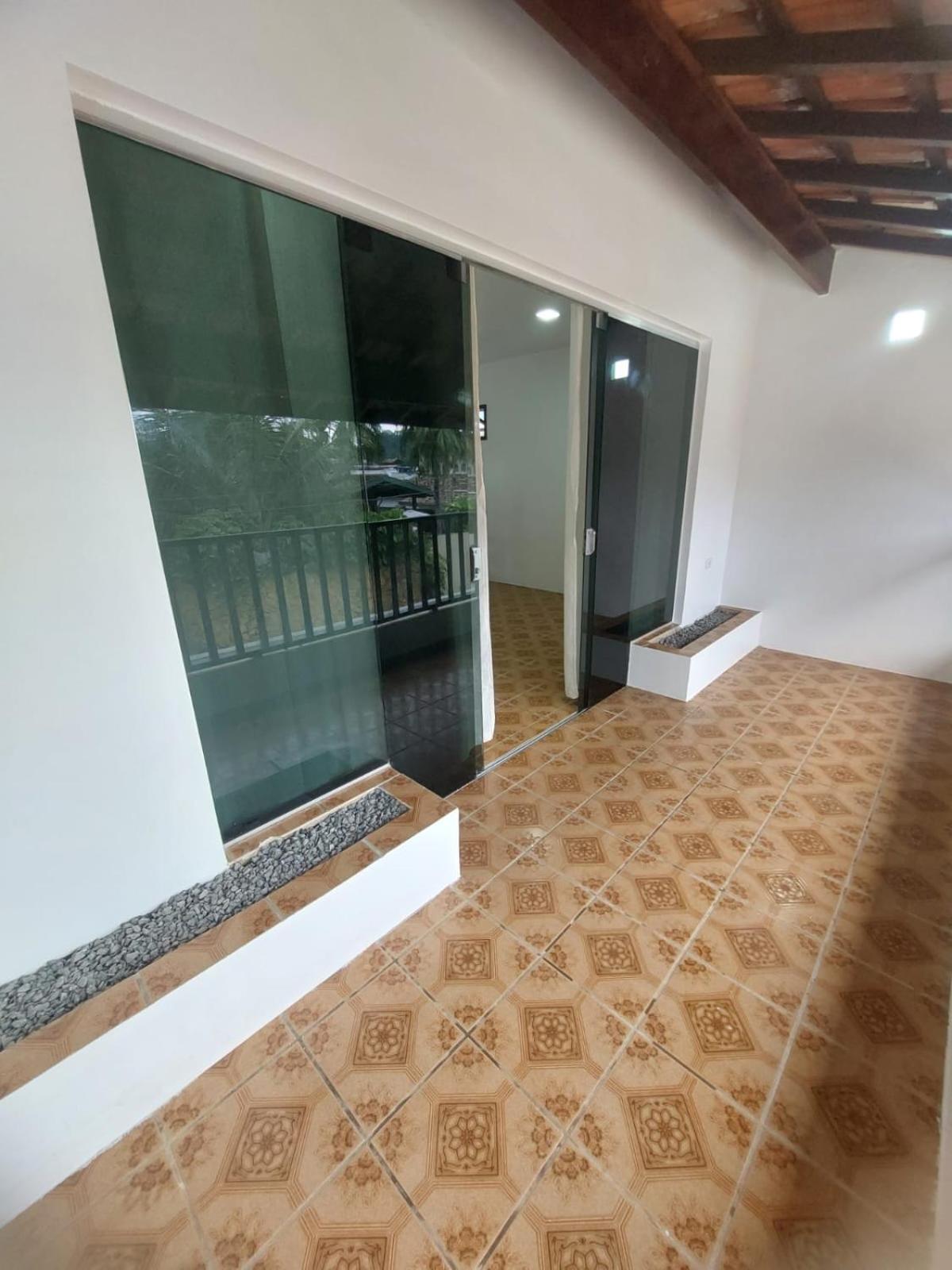 Casa com Jacuzzi aquecida praia do Lazaro
