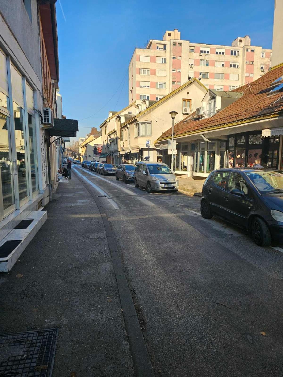 APARTMAN CENTAR BULEVAR EX sa GARAZOM