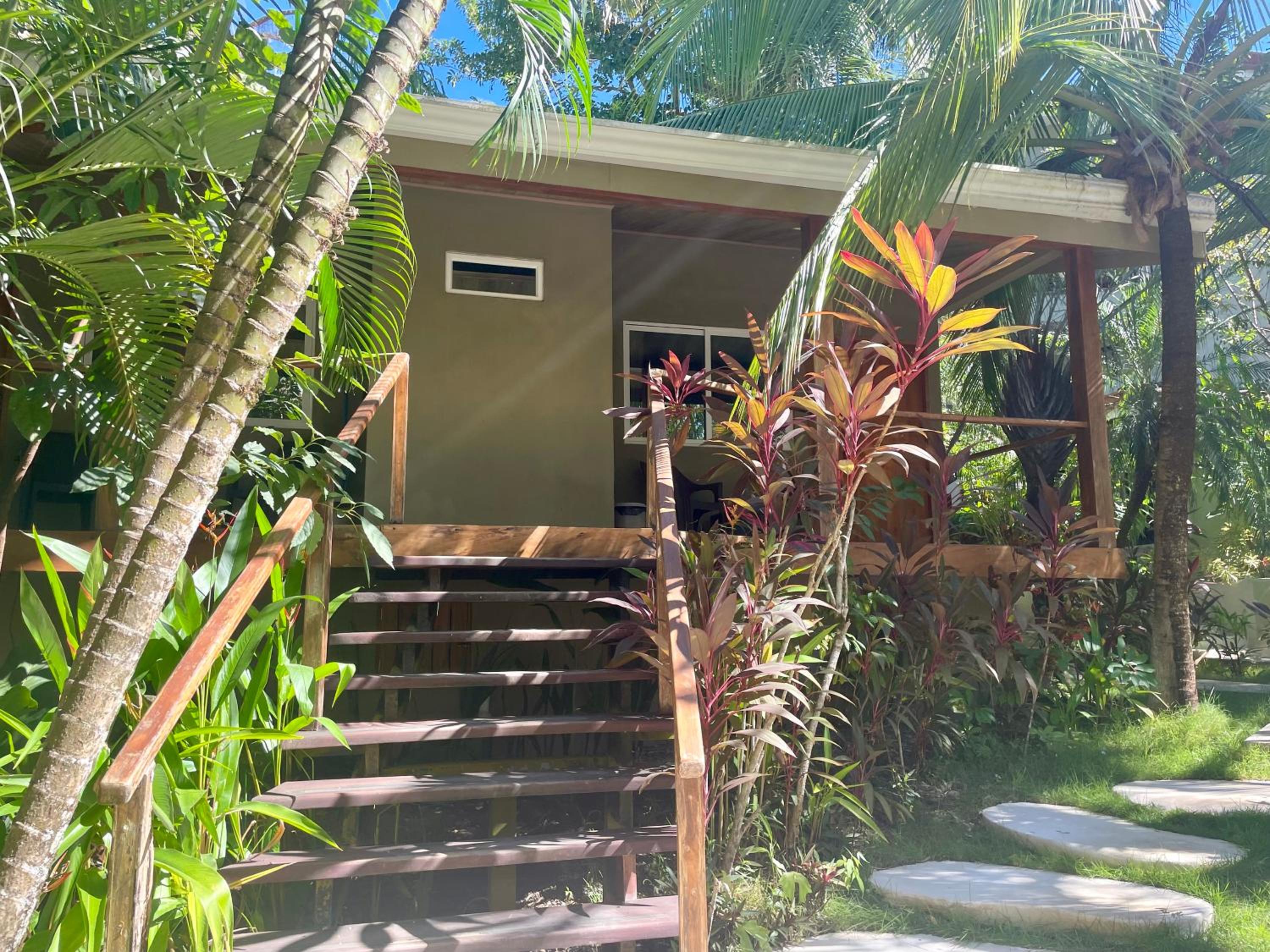 Hotel Fuego Lodge - Image 1