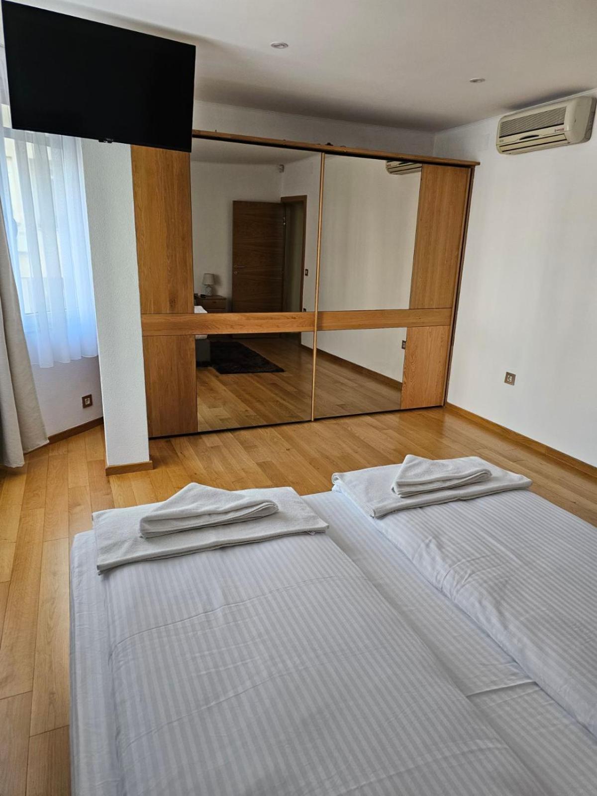 APARTMAN CENTAR BULEVAR EX sa GARAZOM