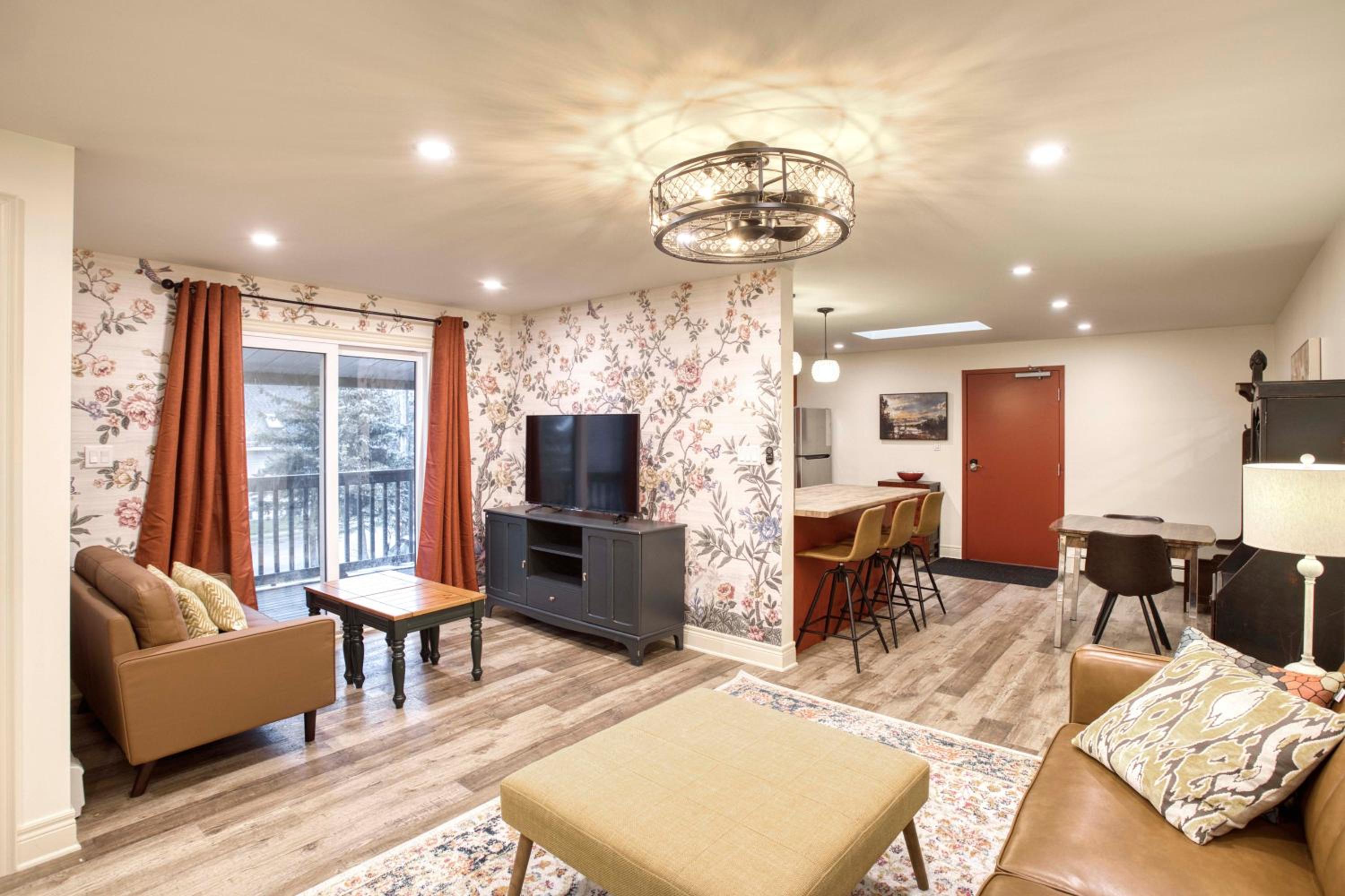 Rustic Elegant Stays in Niagara Benchlands