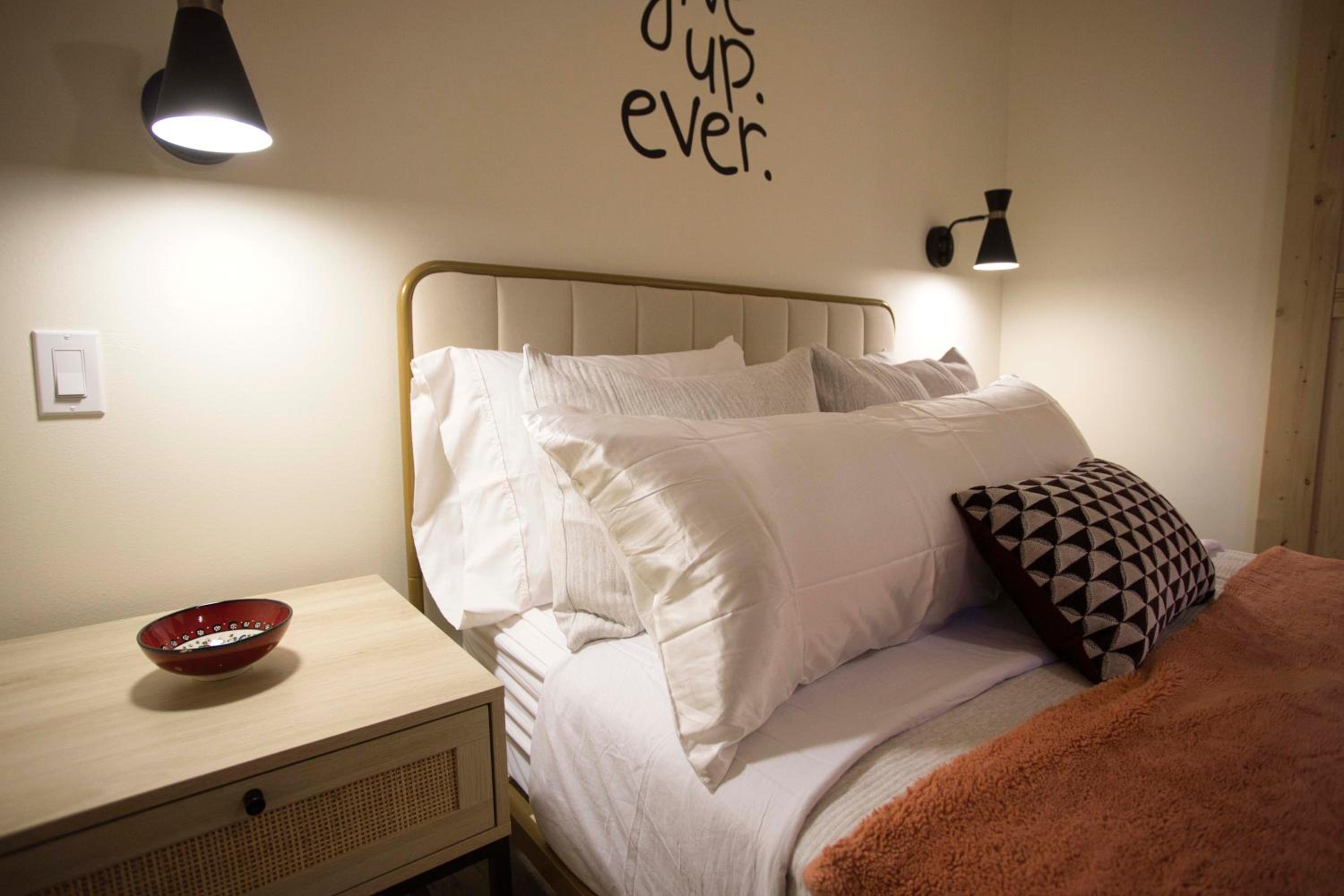 Rustic Elegant Stays in Niagara Benchlands