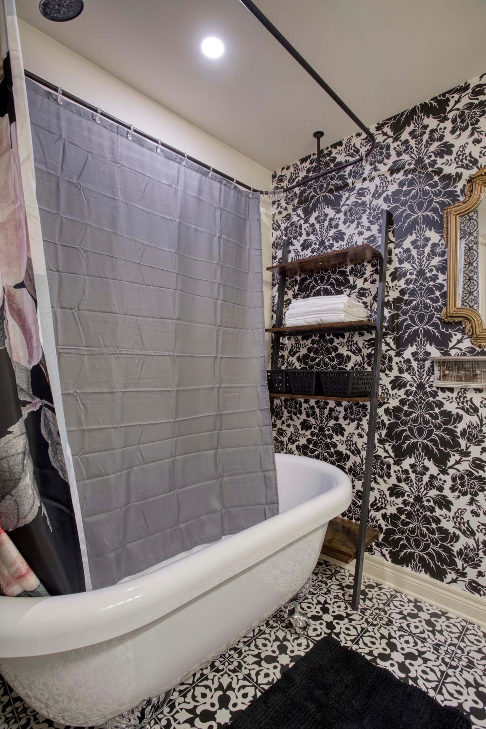 Rustic Elegant Stays in Niagara Benchlands