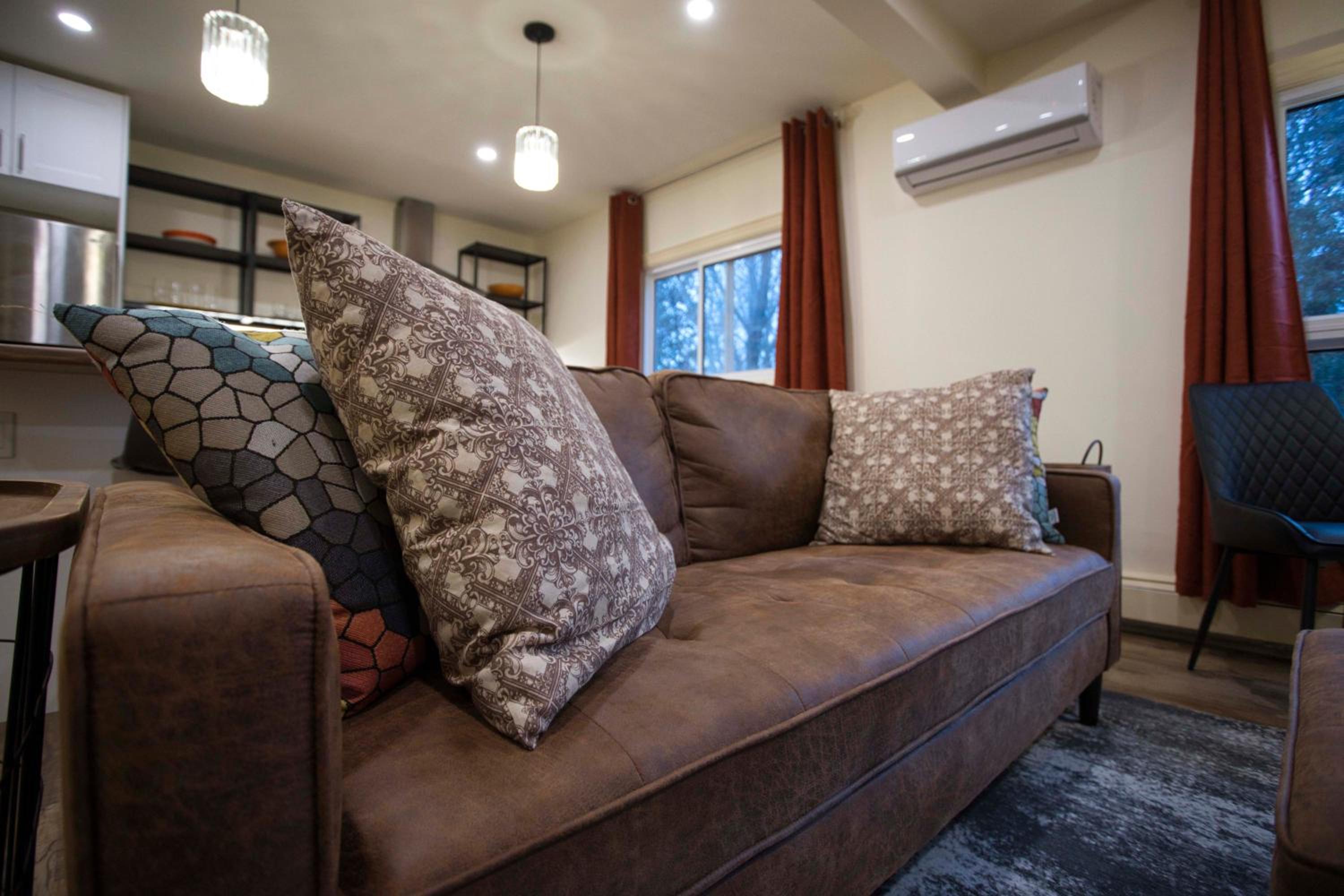 Rustic Elegant Stays in Niagara Benchlands