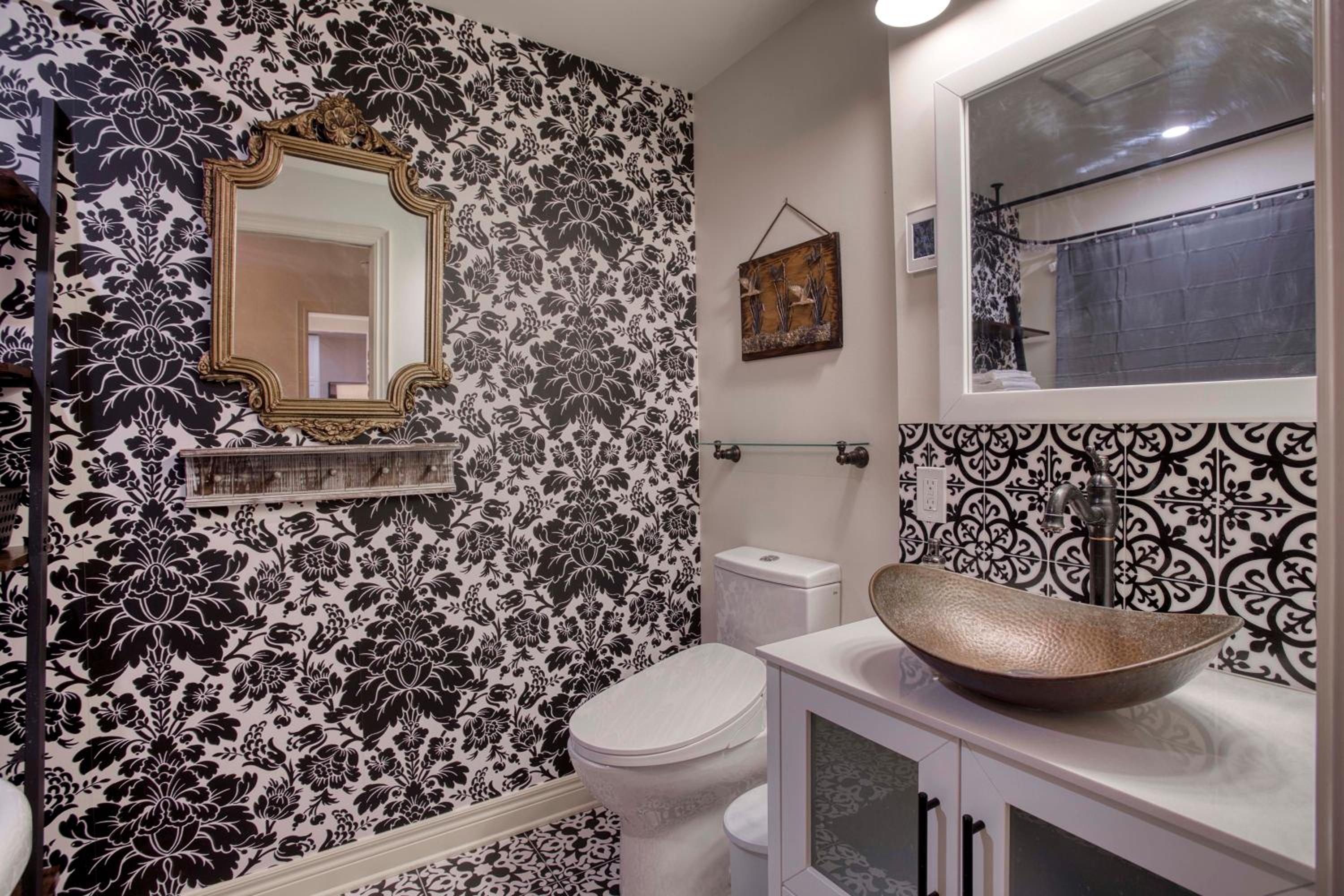 Rustic Elegant Stays in Niagara Benchlands
