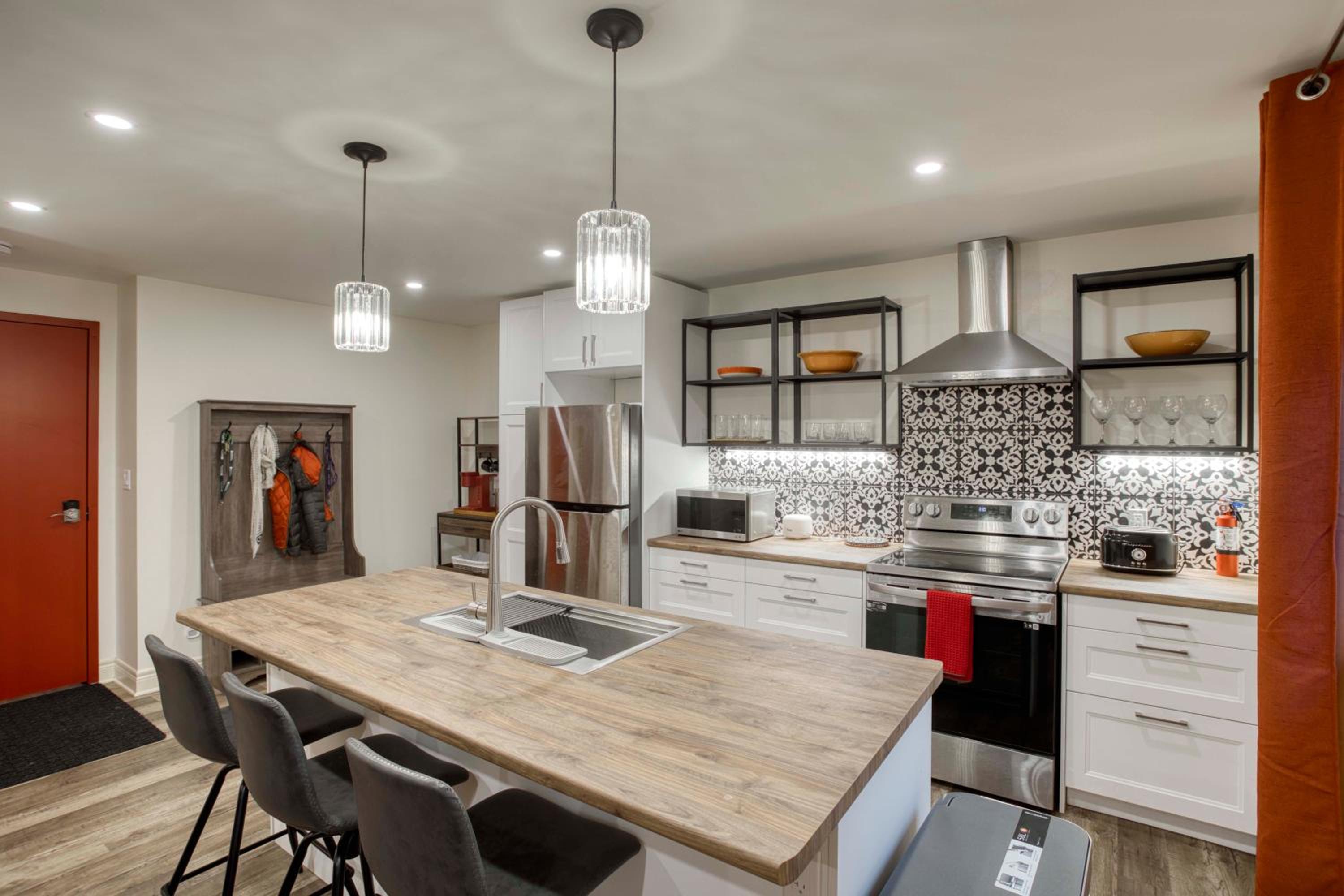 Rustic Elegant Stays in Niagara Benchlands