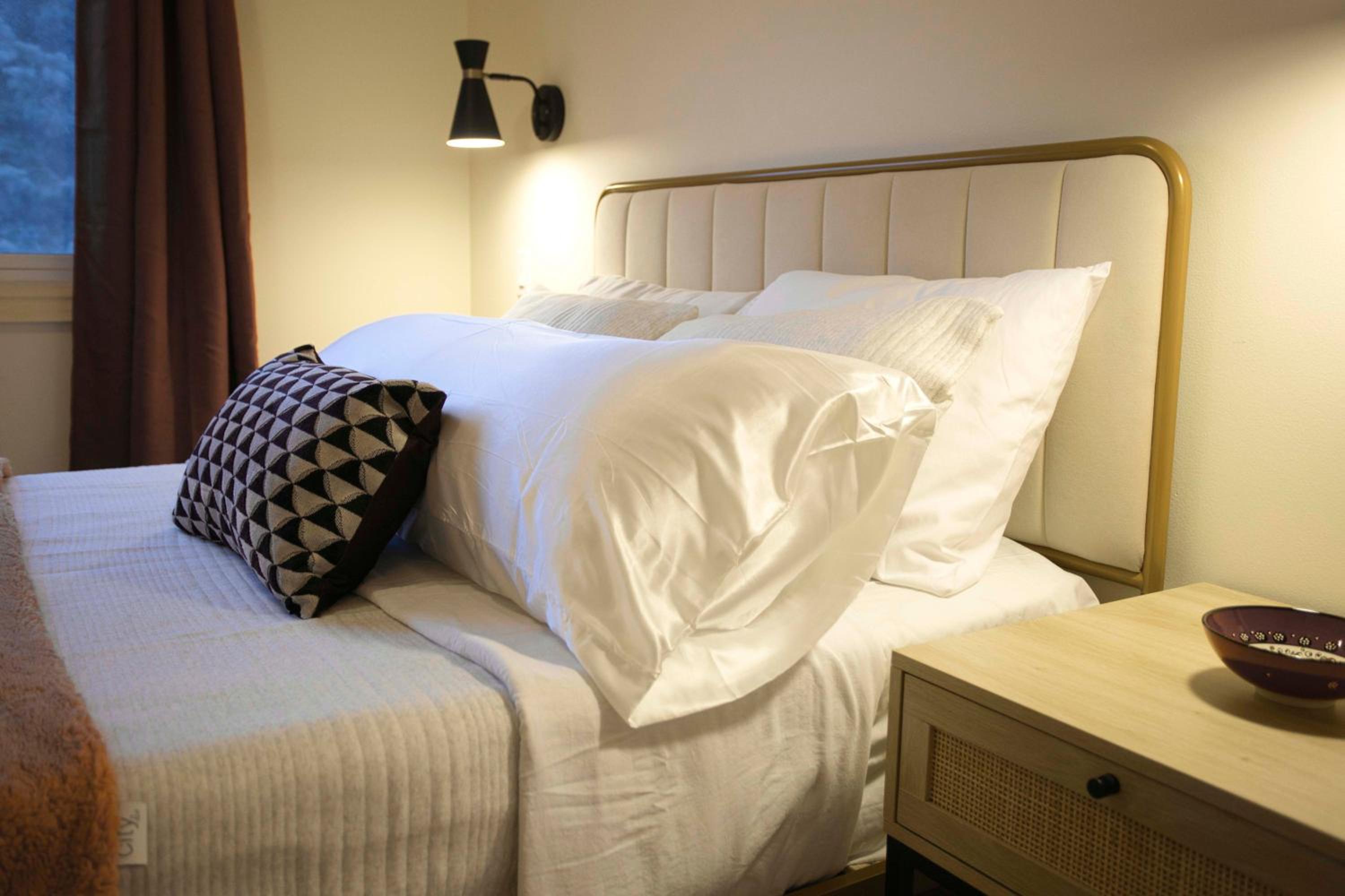Rustic Elegant Stays in Niagara Benchlands