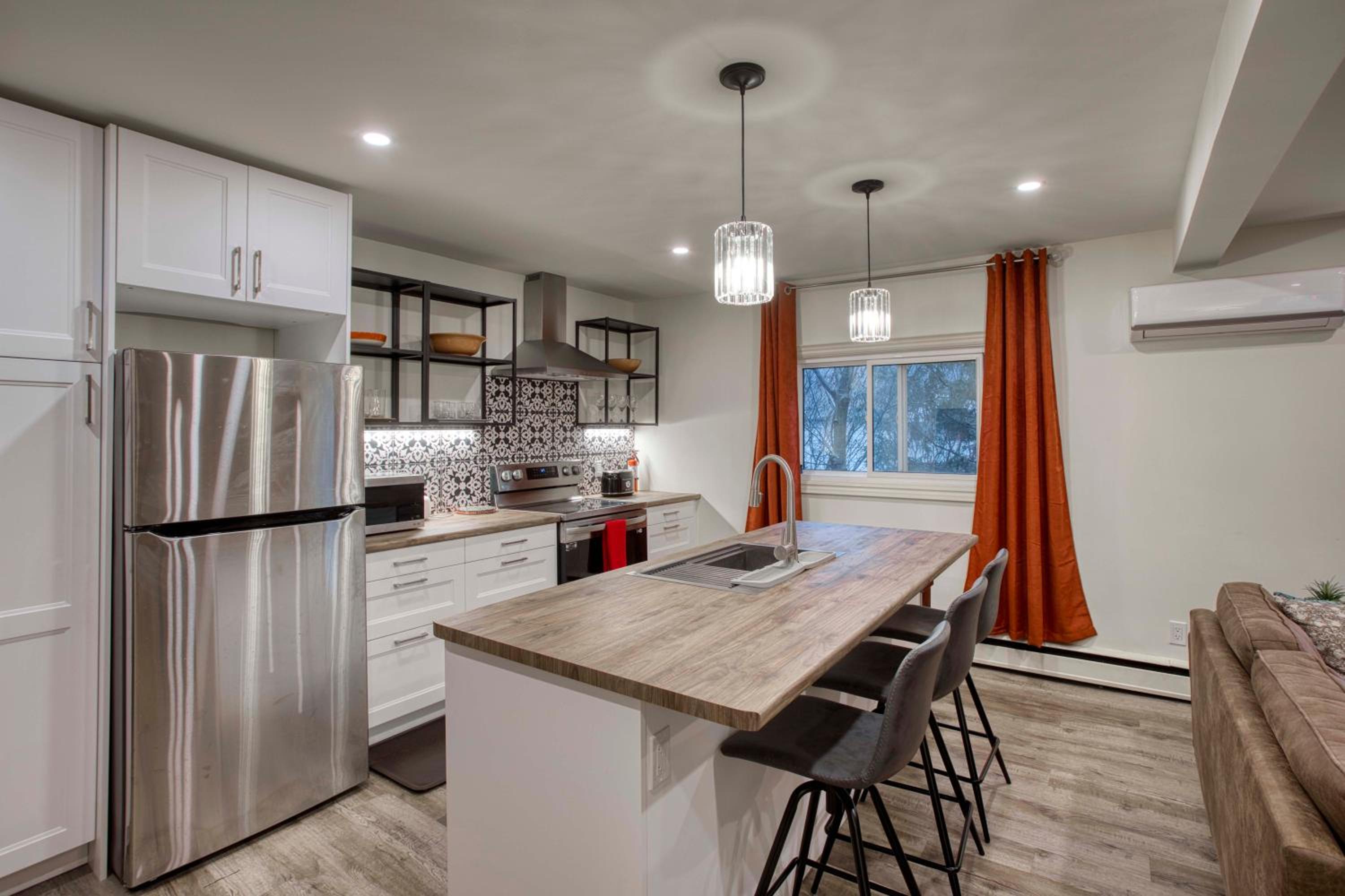 Rustic Elegant Stays in Niagara Benchlands
