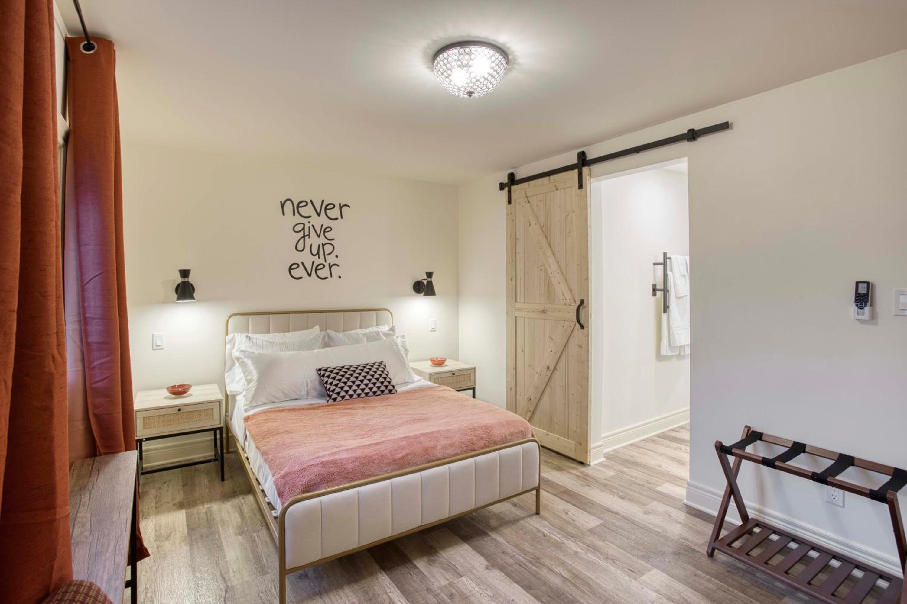 Rustic Elegant Stays in Niagara Benchlands