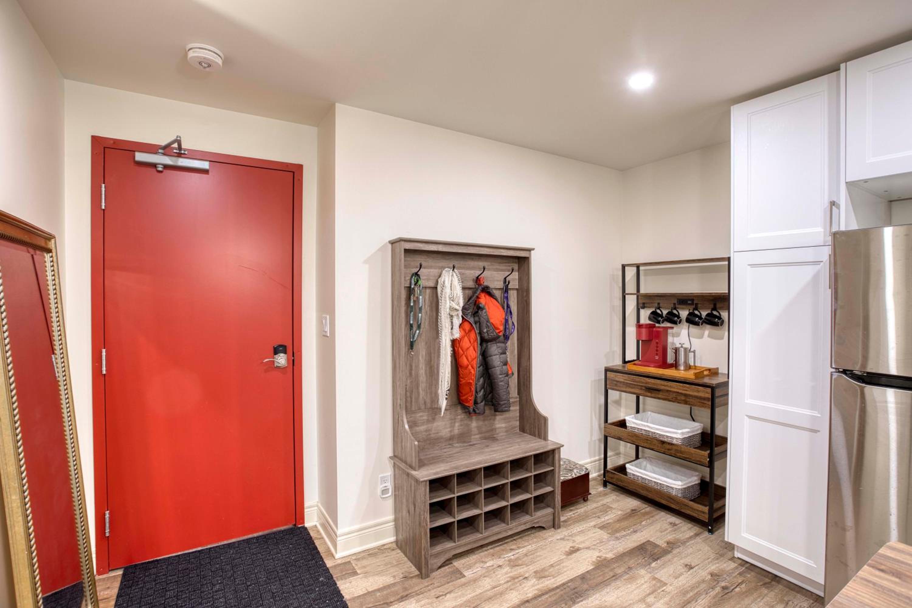 Rustic Elegant Stays in Niagara Benchlands