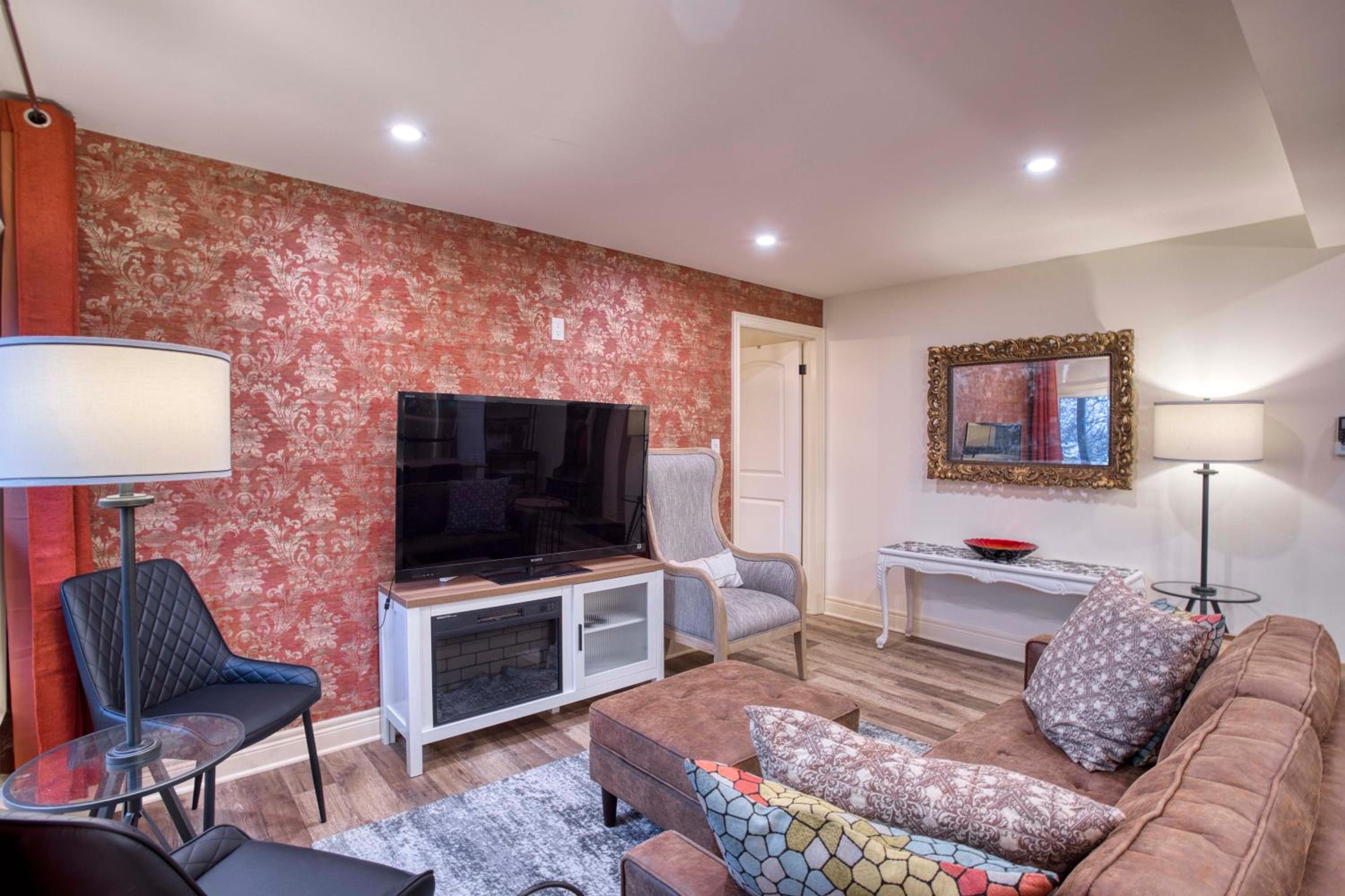 Rustic Elegant Stays in Niagara Benchlands