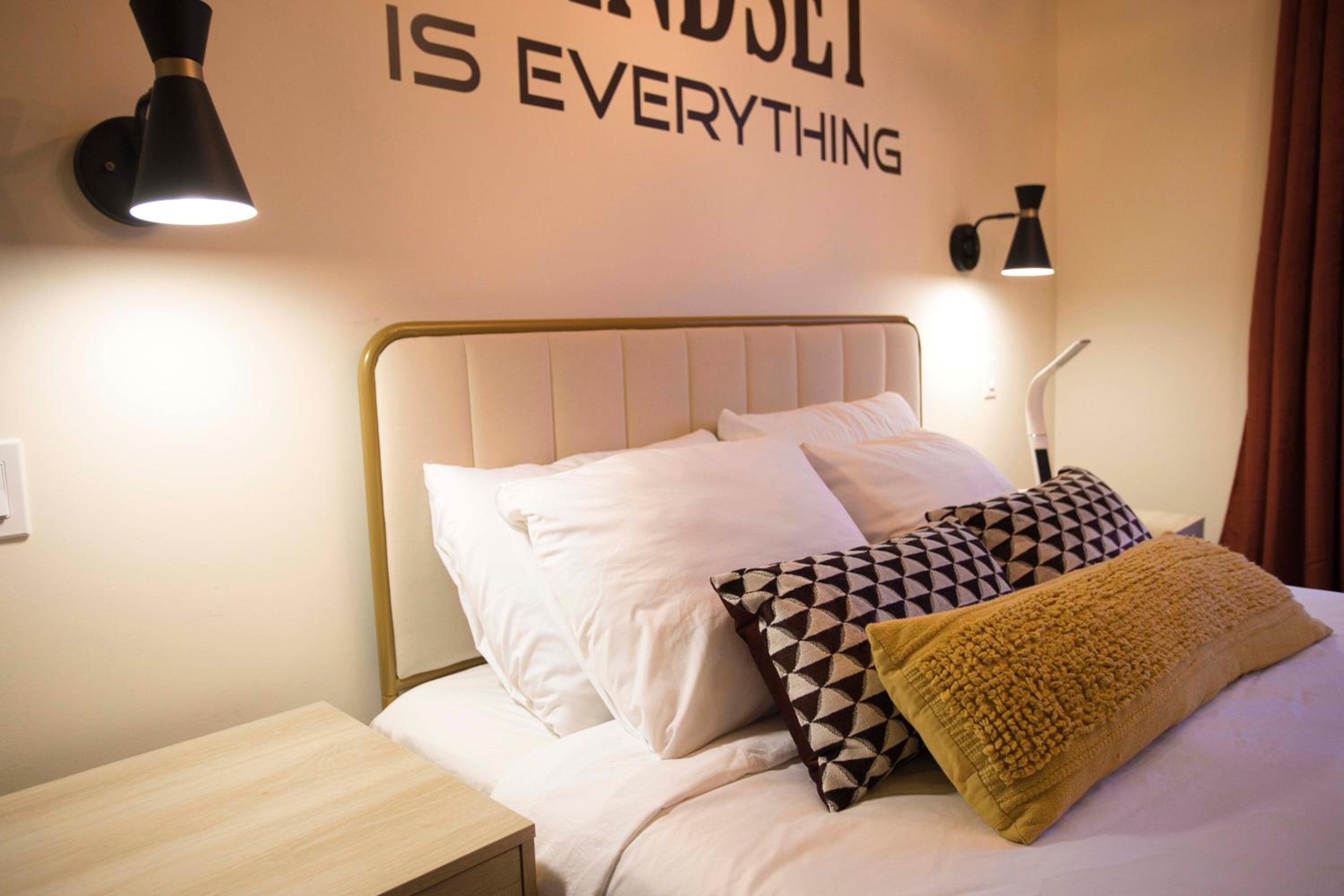 Rustic Elegant Stays in Niagara Benchlands