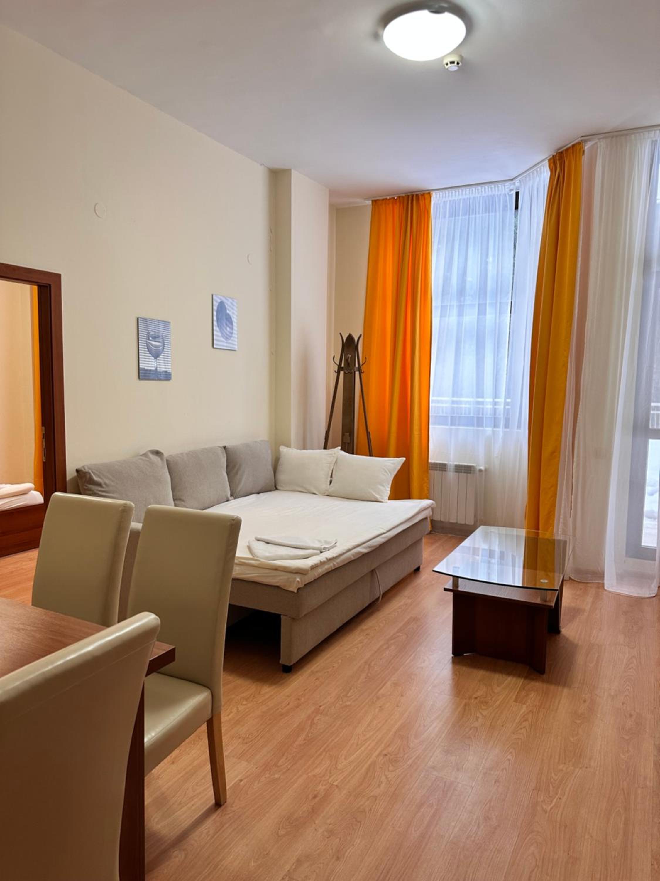 Stylish one bedroomed apartment 112 in main Flora building