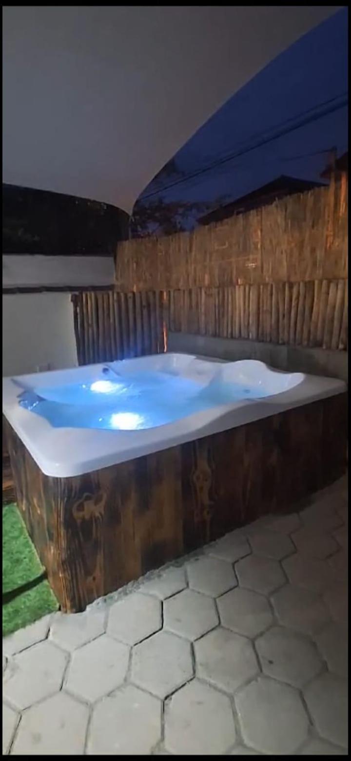 Casa com Jacuzzi aquecida praia do Lazaro