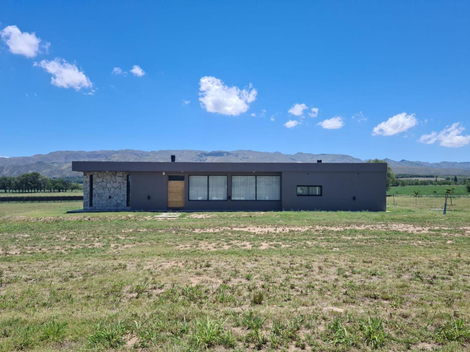 CASA U (EL AMPARO)