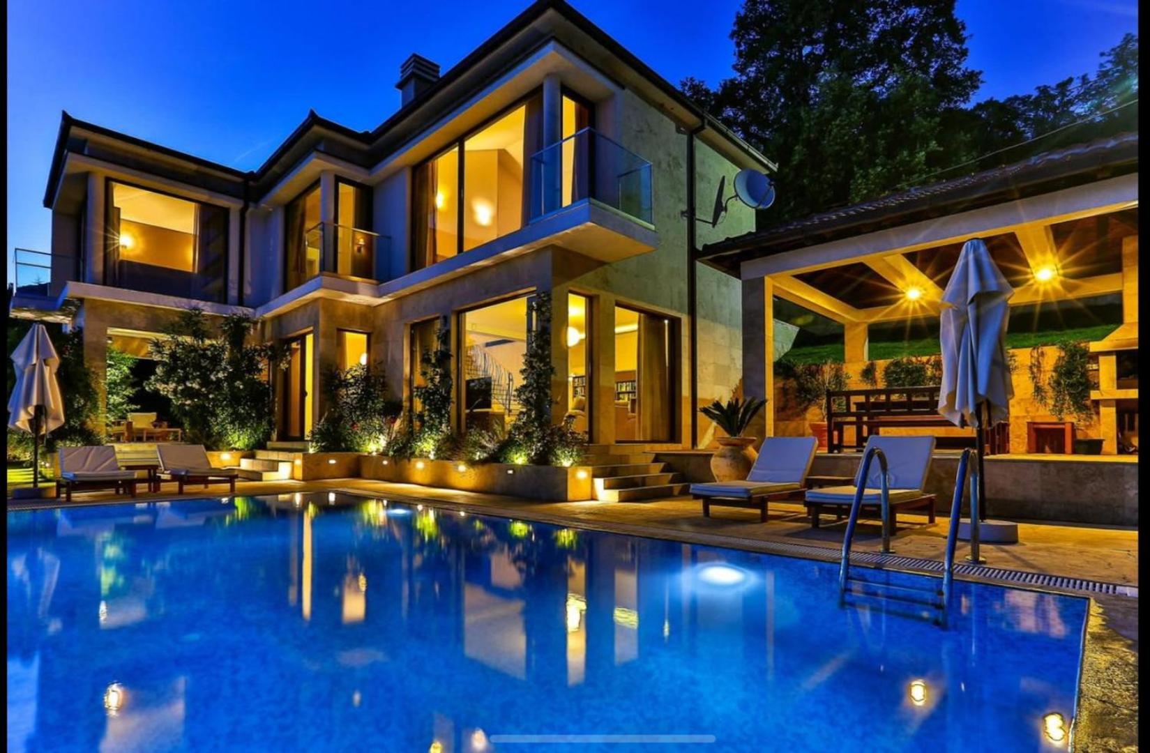 Hotel Wall Villa - Image 1