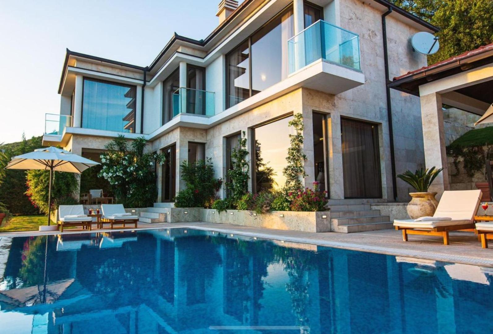 Wall Villa